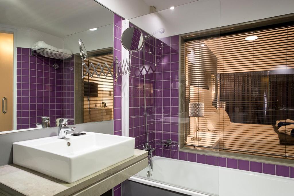 Superior Double or Twin Room with Romance Package photo 2