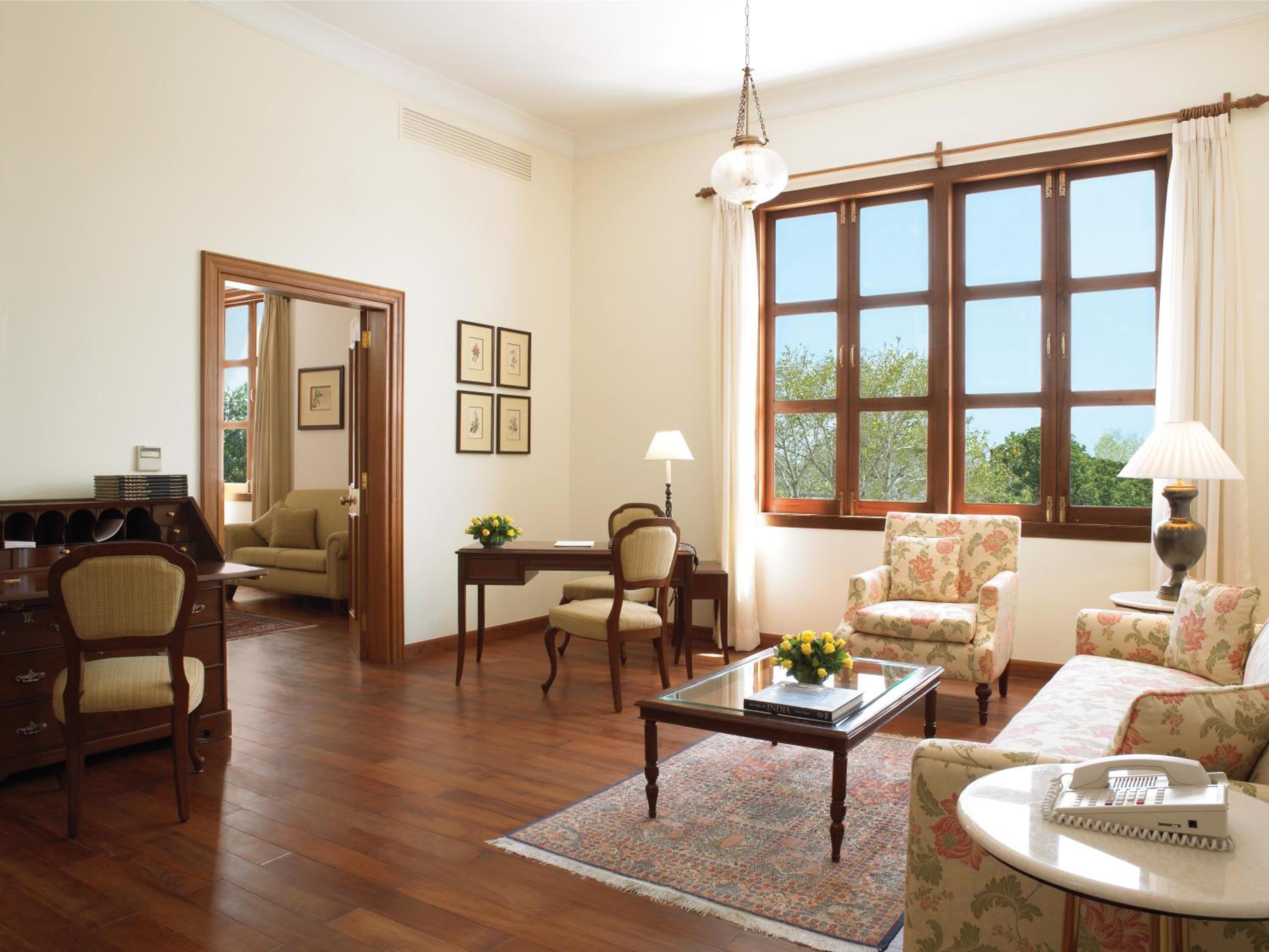 Luxury Suite with Living Room - Photo 2