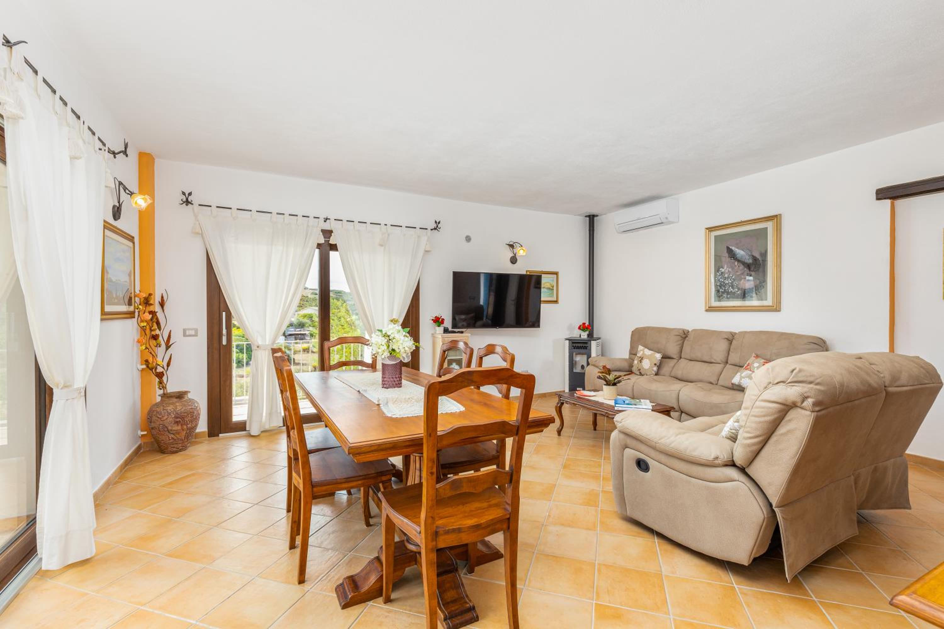 Three-Bedroom Apartment with Mountain View