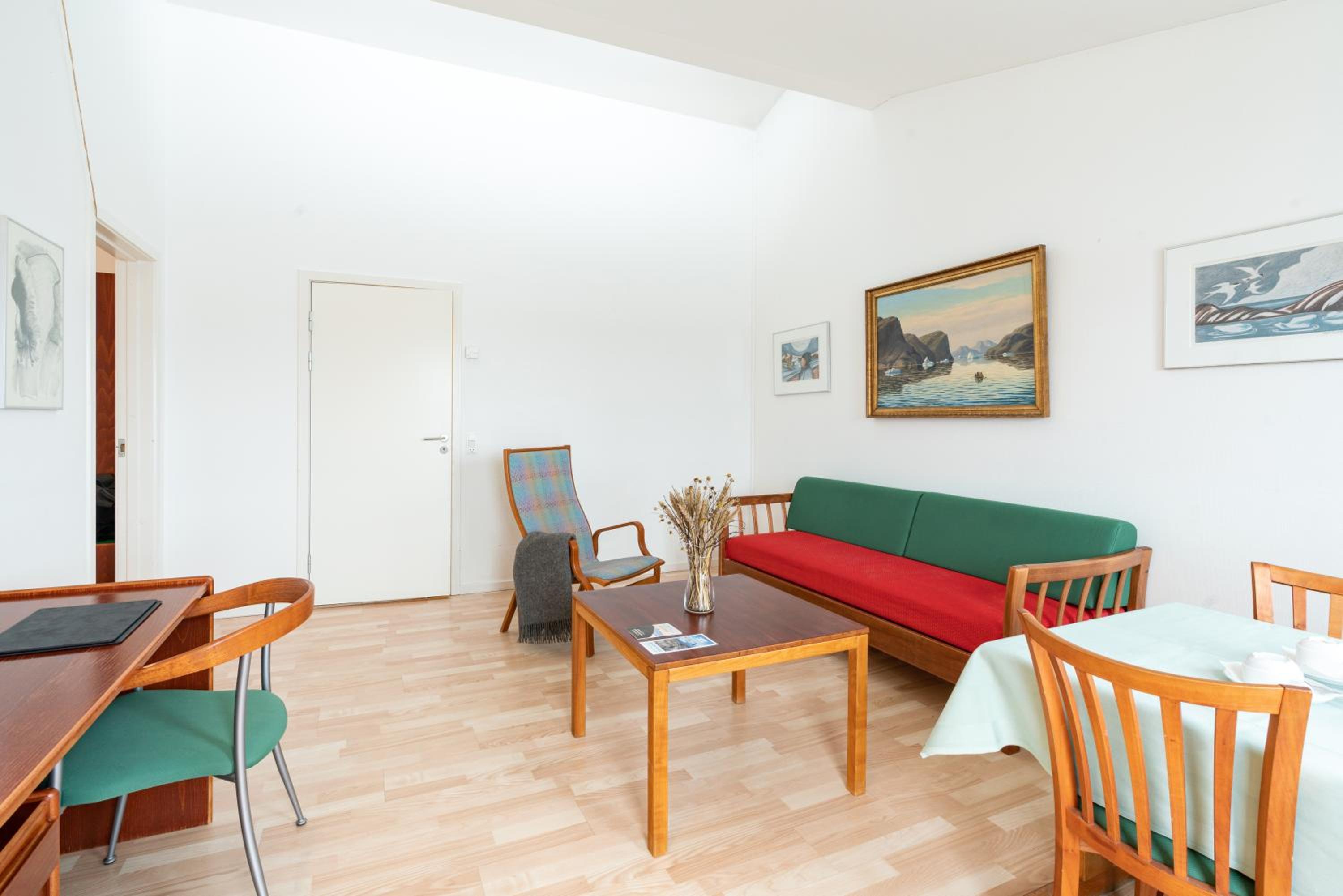 One-Bedroom Apartment photo 2