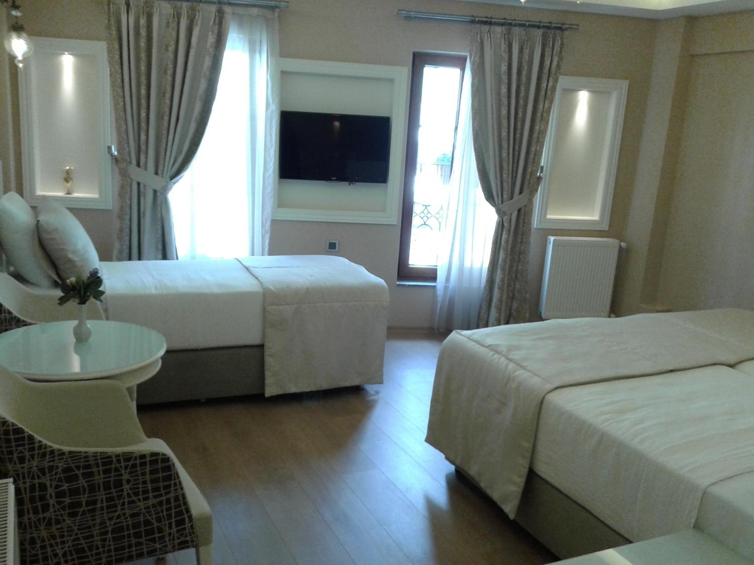 Superior Triple Room with Balcony photo 2