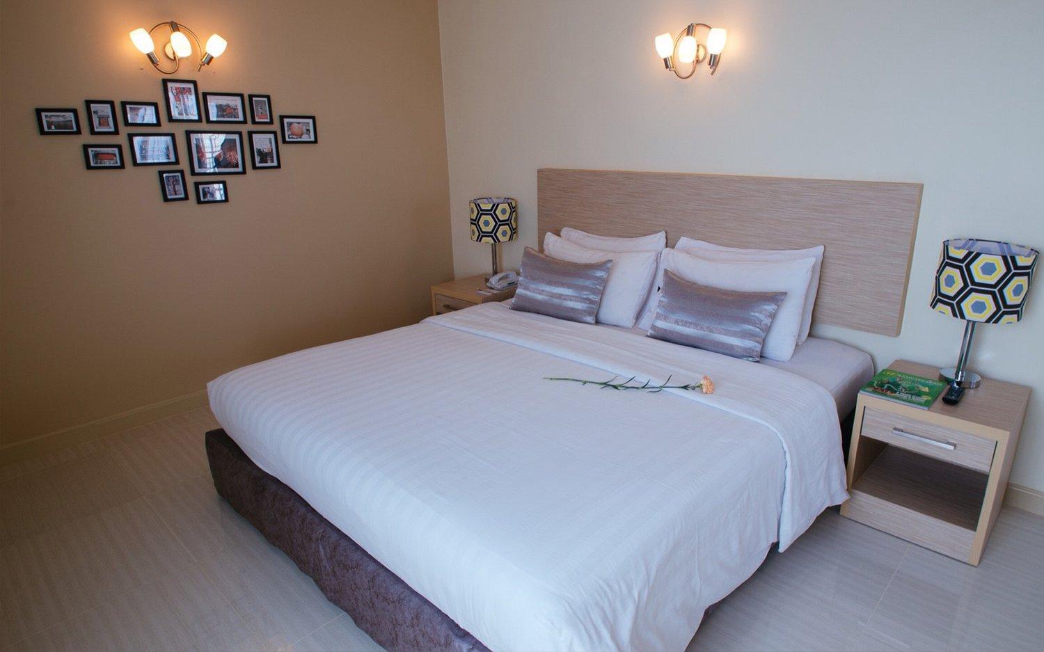 Premier City View with Bathtub - Photo 1