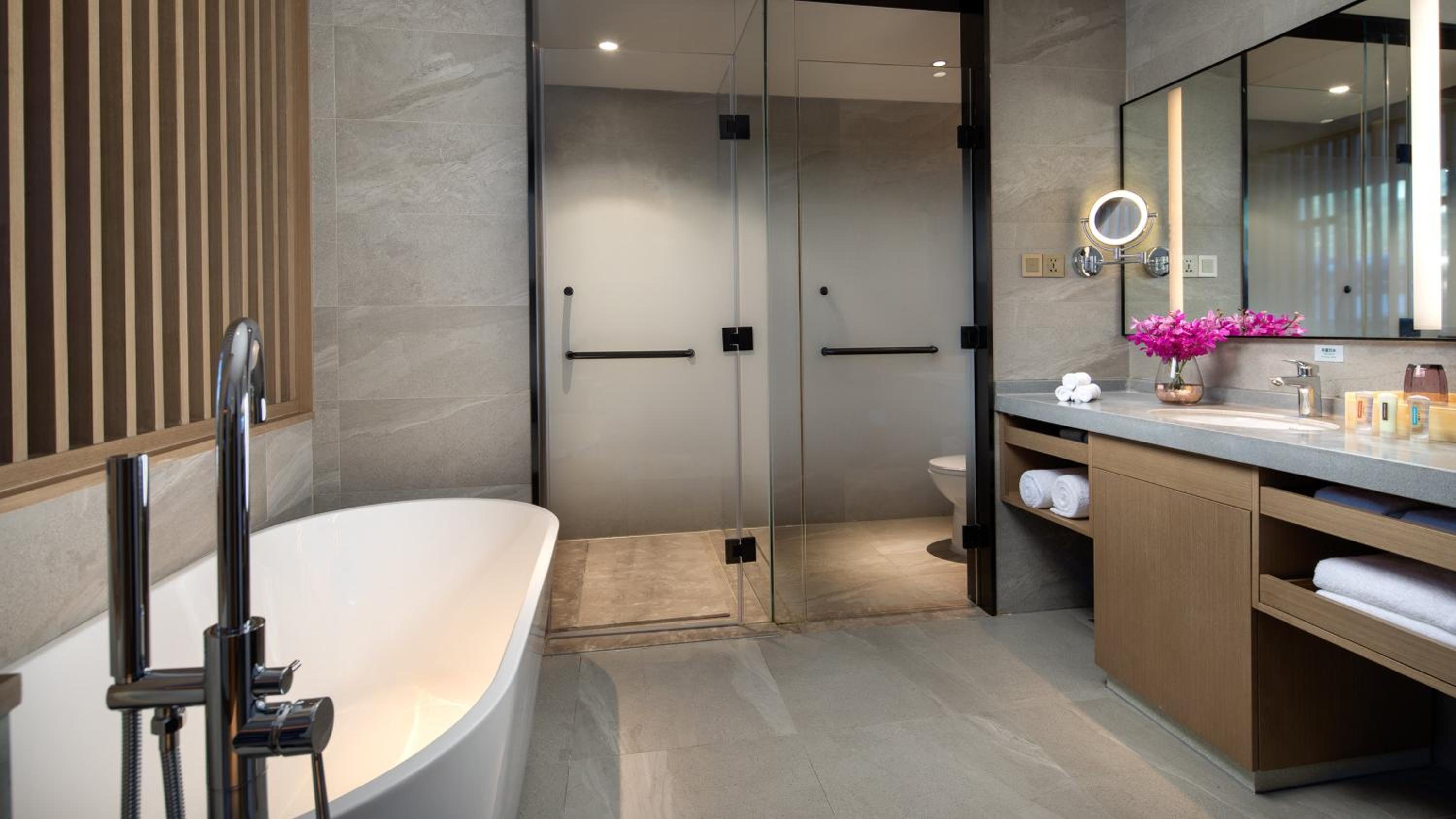 King Suite - Photo 2