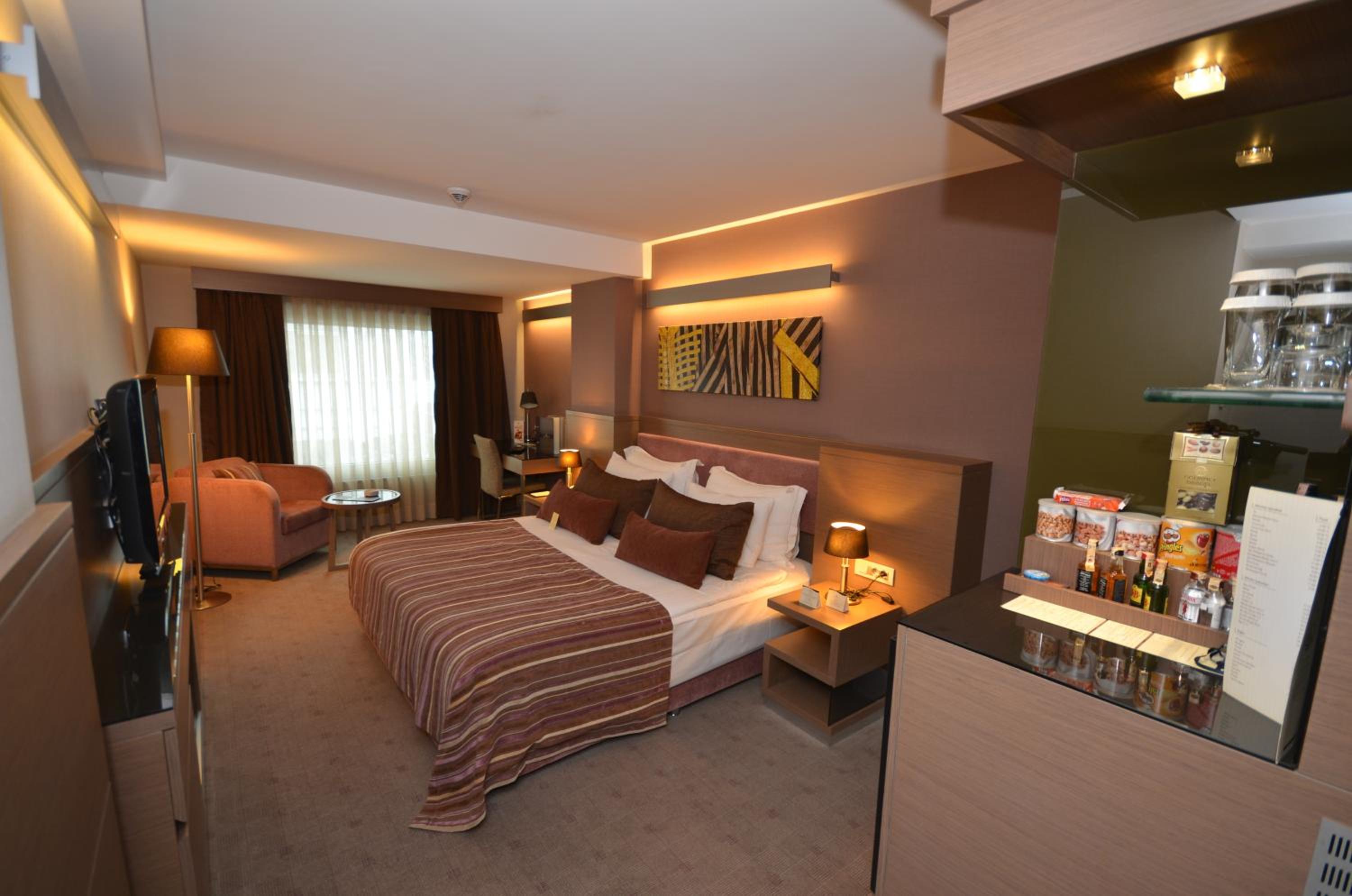 Deluxe Triple Room - Free Access To Spa photo 1