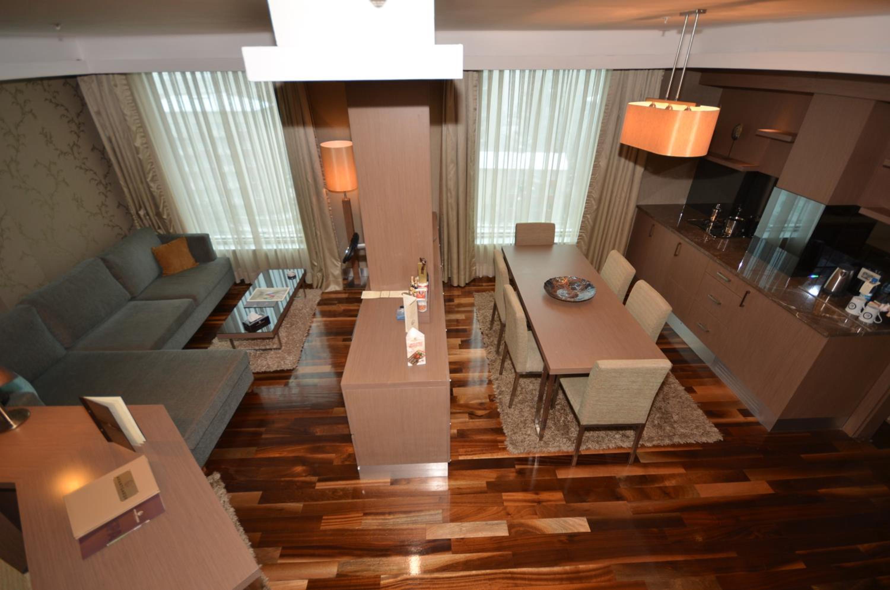 Residential Suite with Hot Tub and Steam Room - Free Access to Spa photo 1