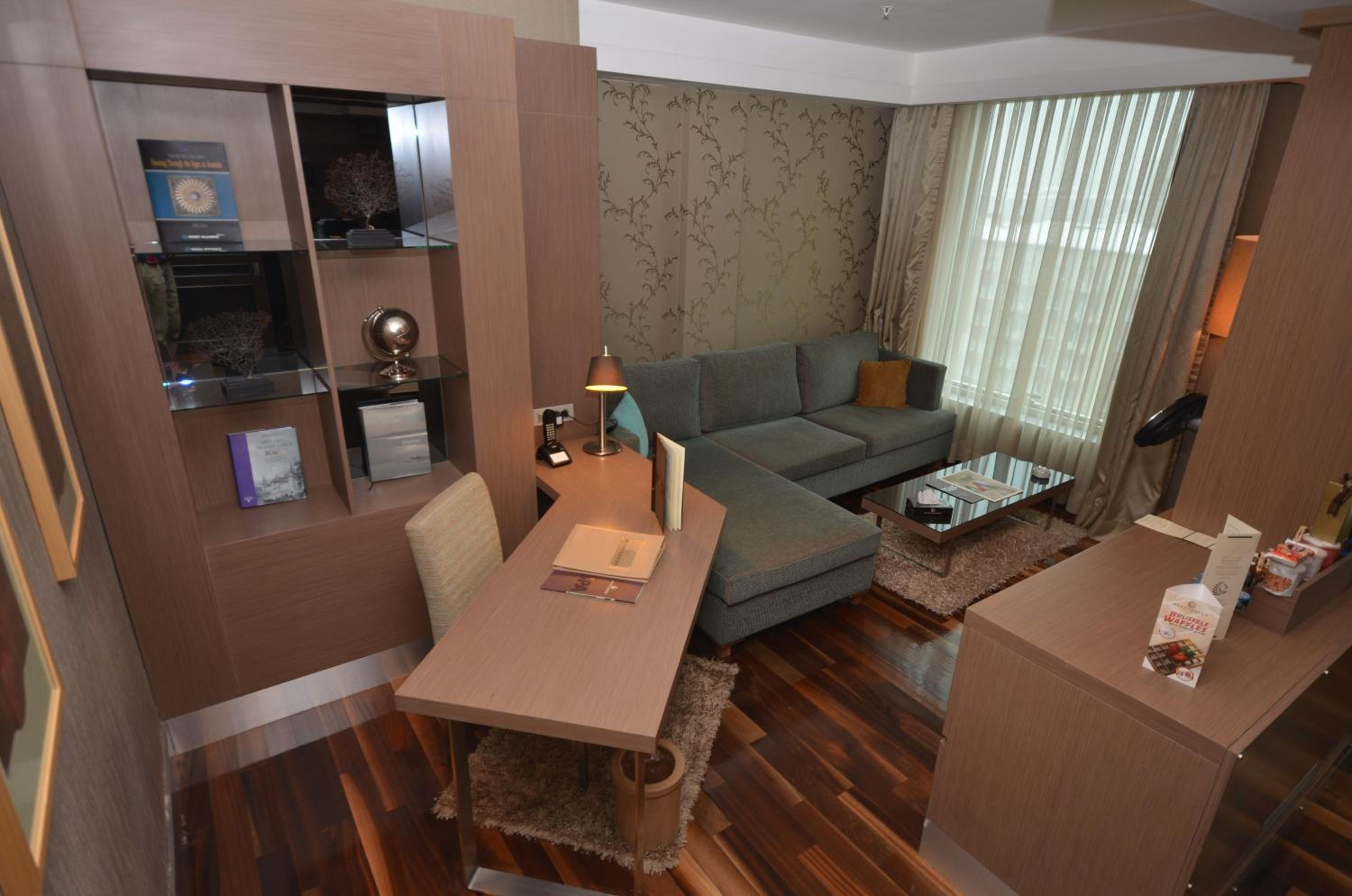 Residential Suite with Hot Tub and Steam Room - Free Access to Spa photo 2