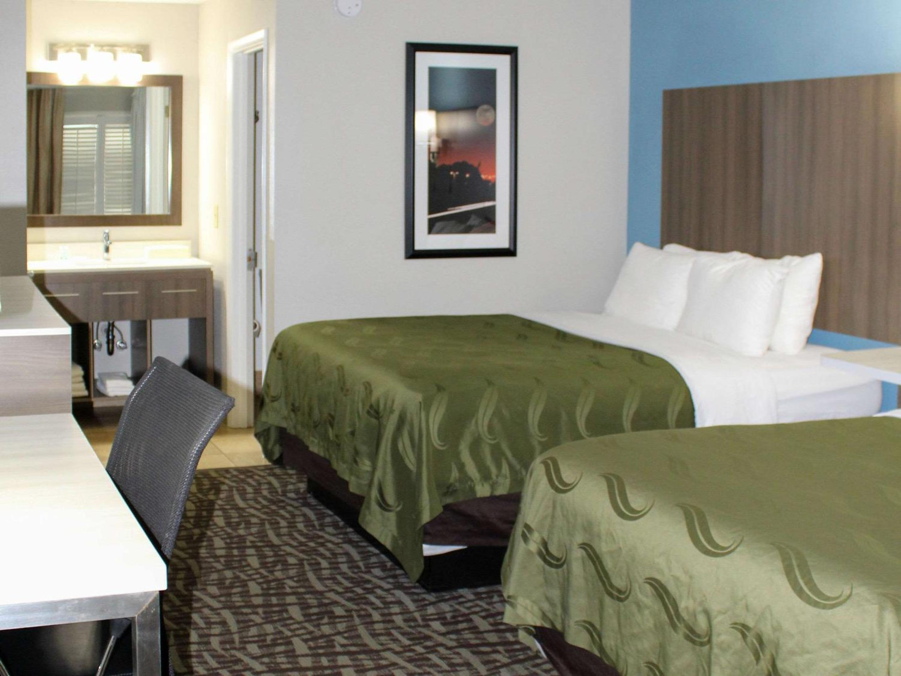 Queen Room with Two Queen Beds - Non-Smoking - Photo 1