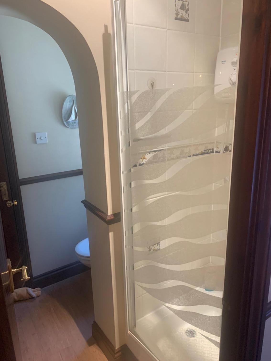 Double Room with Private Bathroom - Photo 3