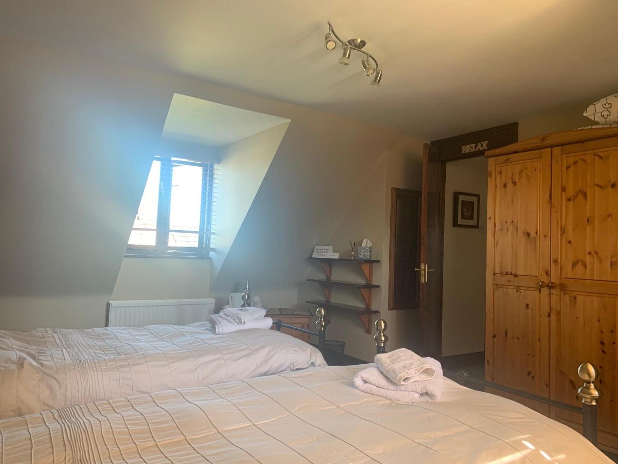 Twin Room - Photo 2