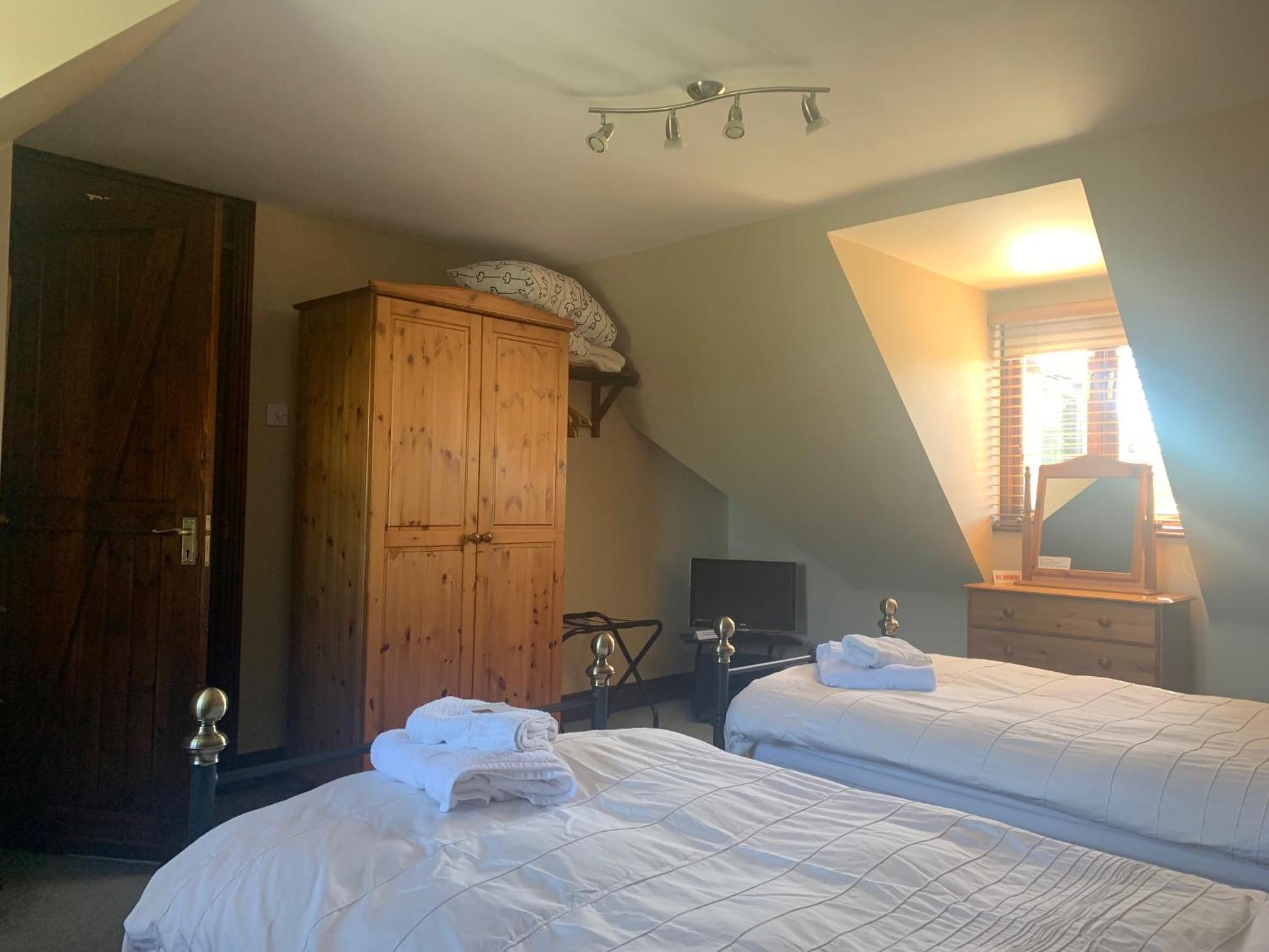 Twin Room - Photo 4