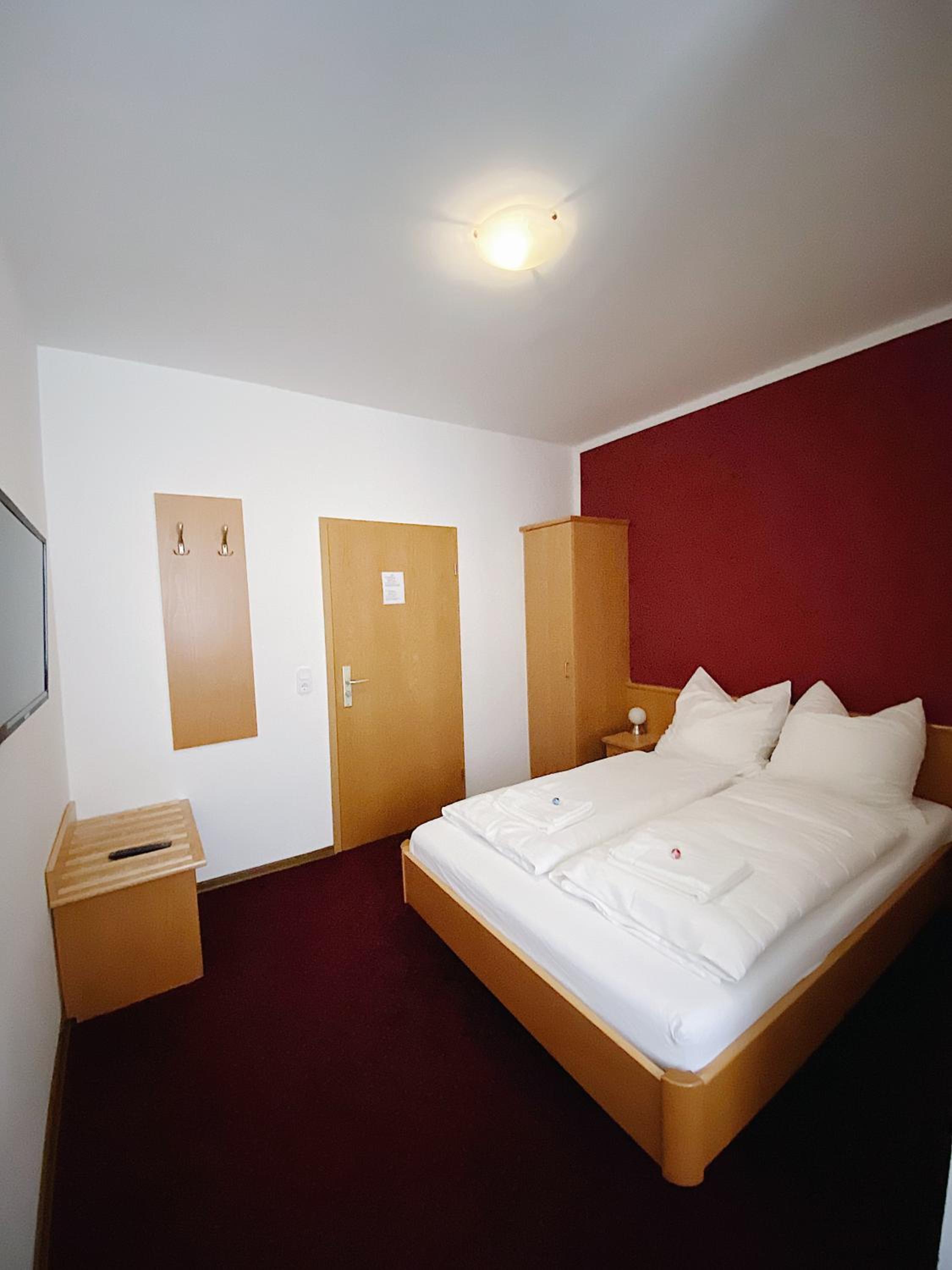Queen Room photo 1