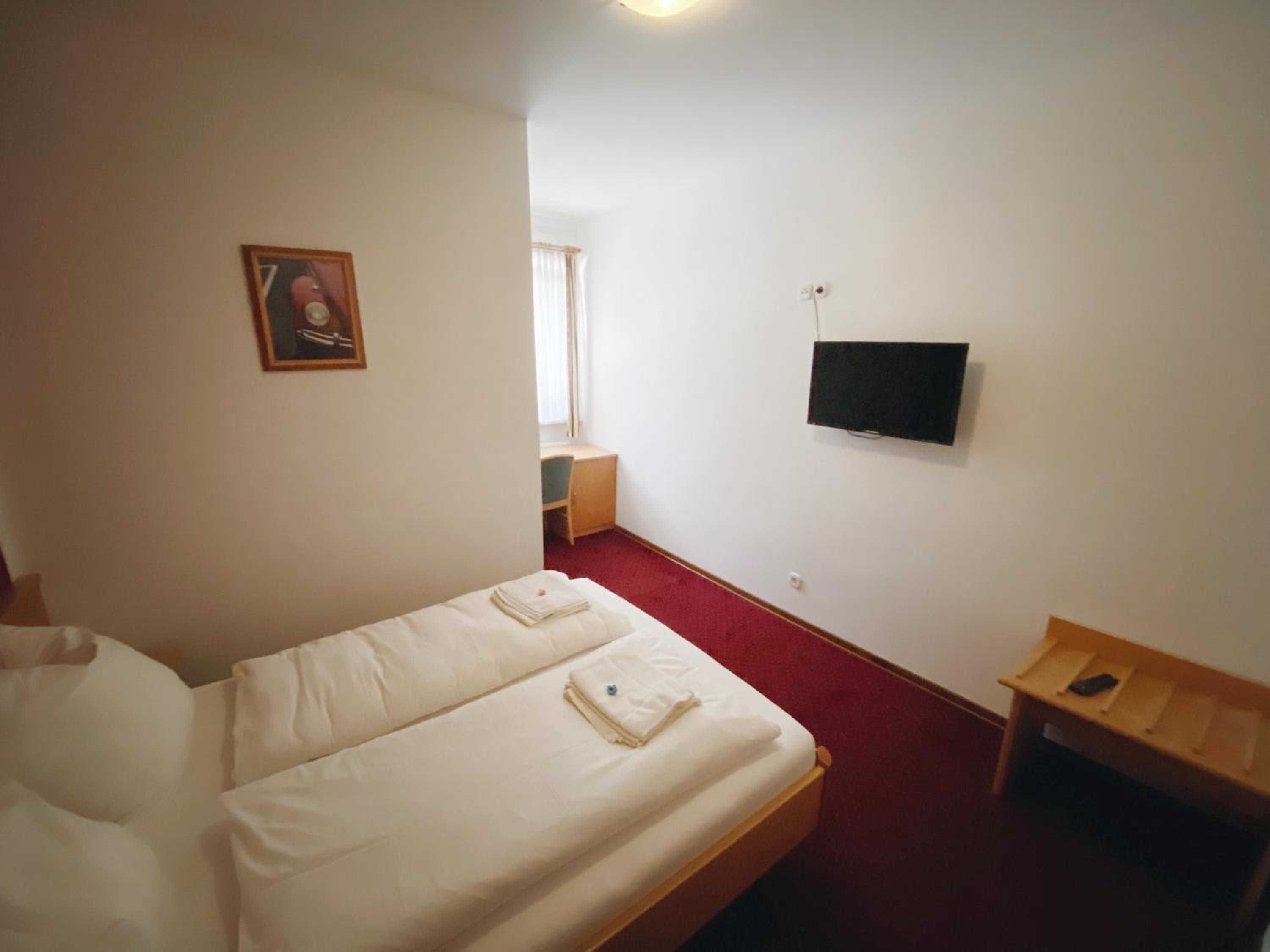 Queen Room photo 3