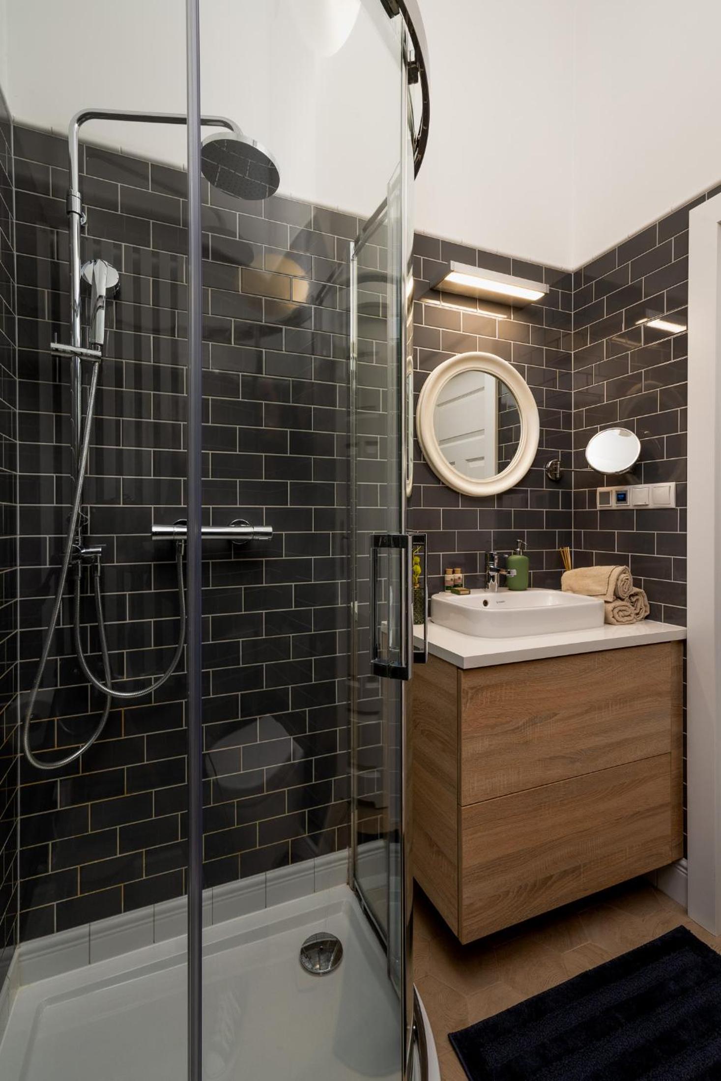 Two-Bedroom Apartment - Photo 24