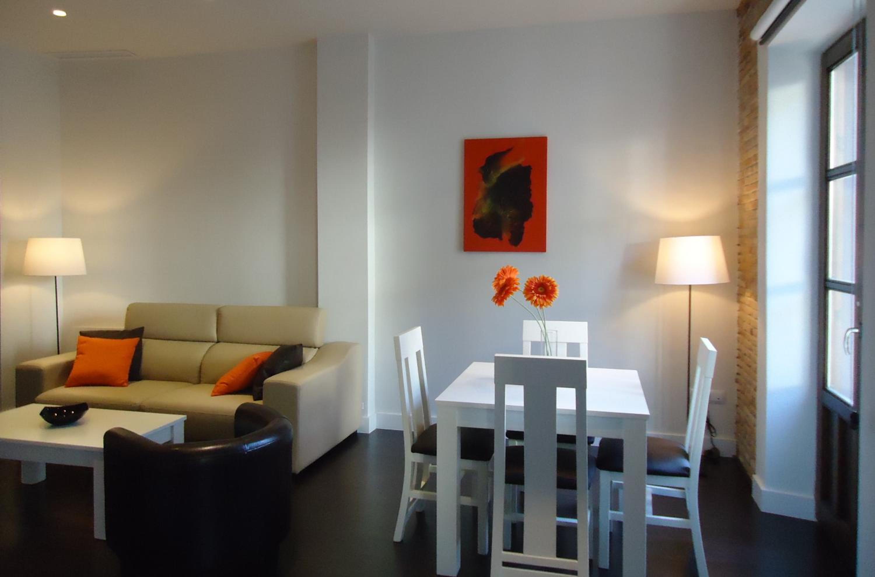 Two-Bedroom Apartment with Balcony photo 2