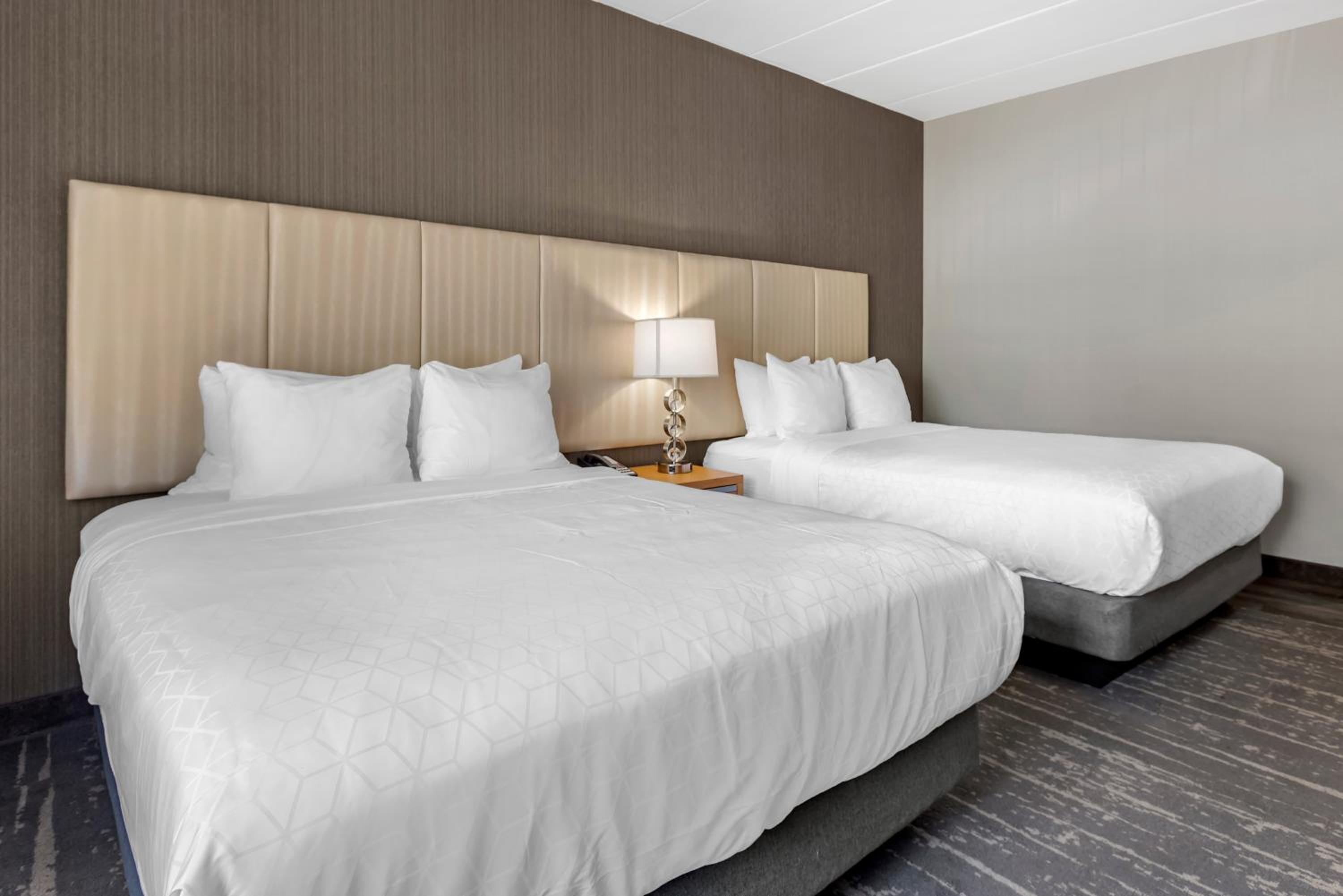 Queen Room with Two Queen Beds - Accessible/Non-Smoking  photo 2