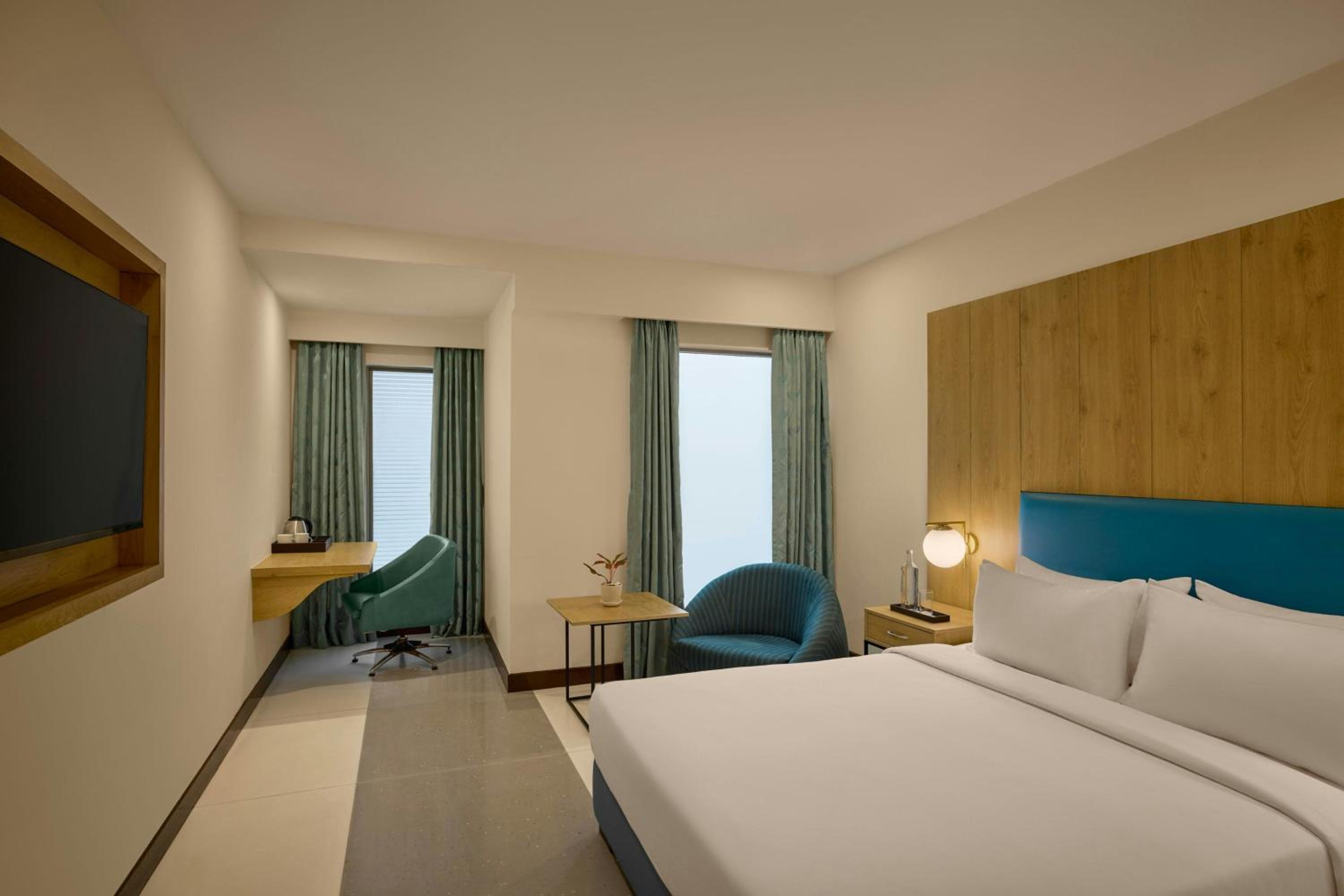 Winter Green Queen Room with Limited View