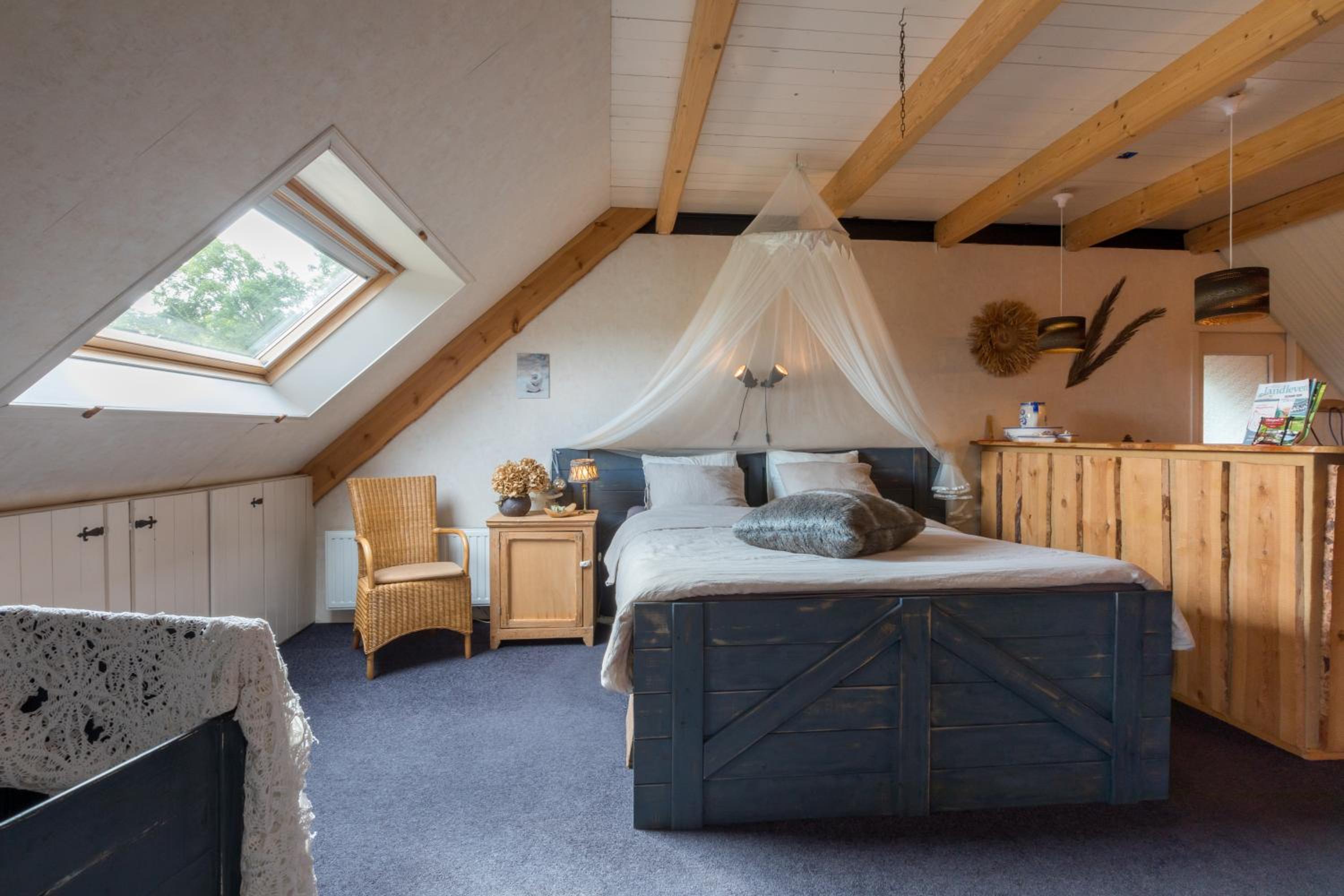 Deluxe Room (2 Adults + 1 Child) - Photo 13