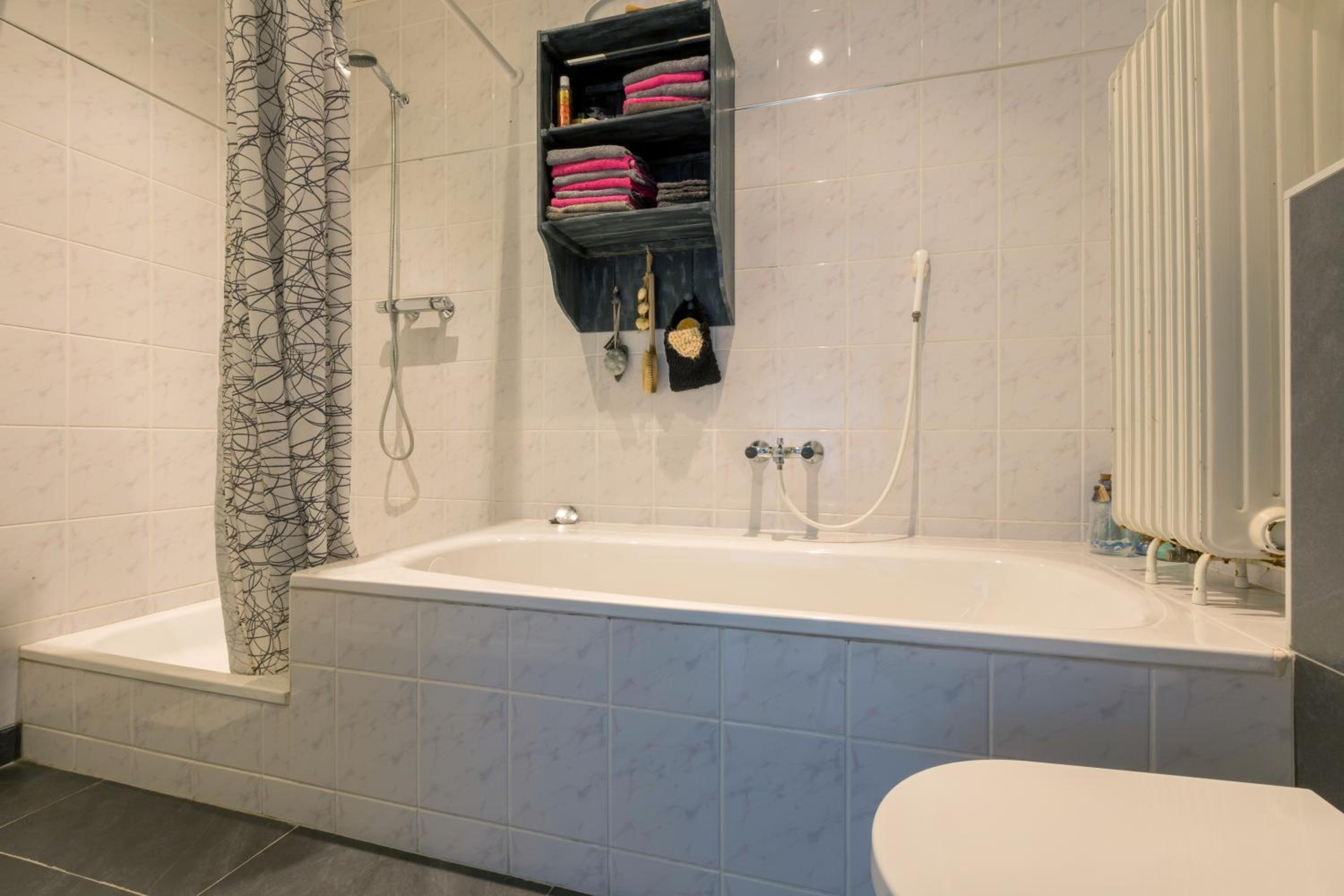 Deluxe Room (2 Adults + 1 Child) - Photo 18