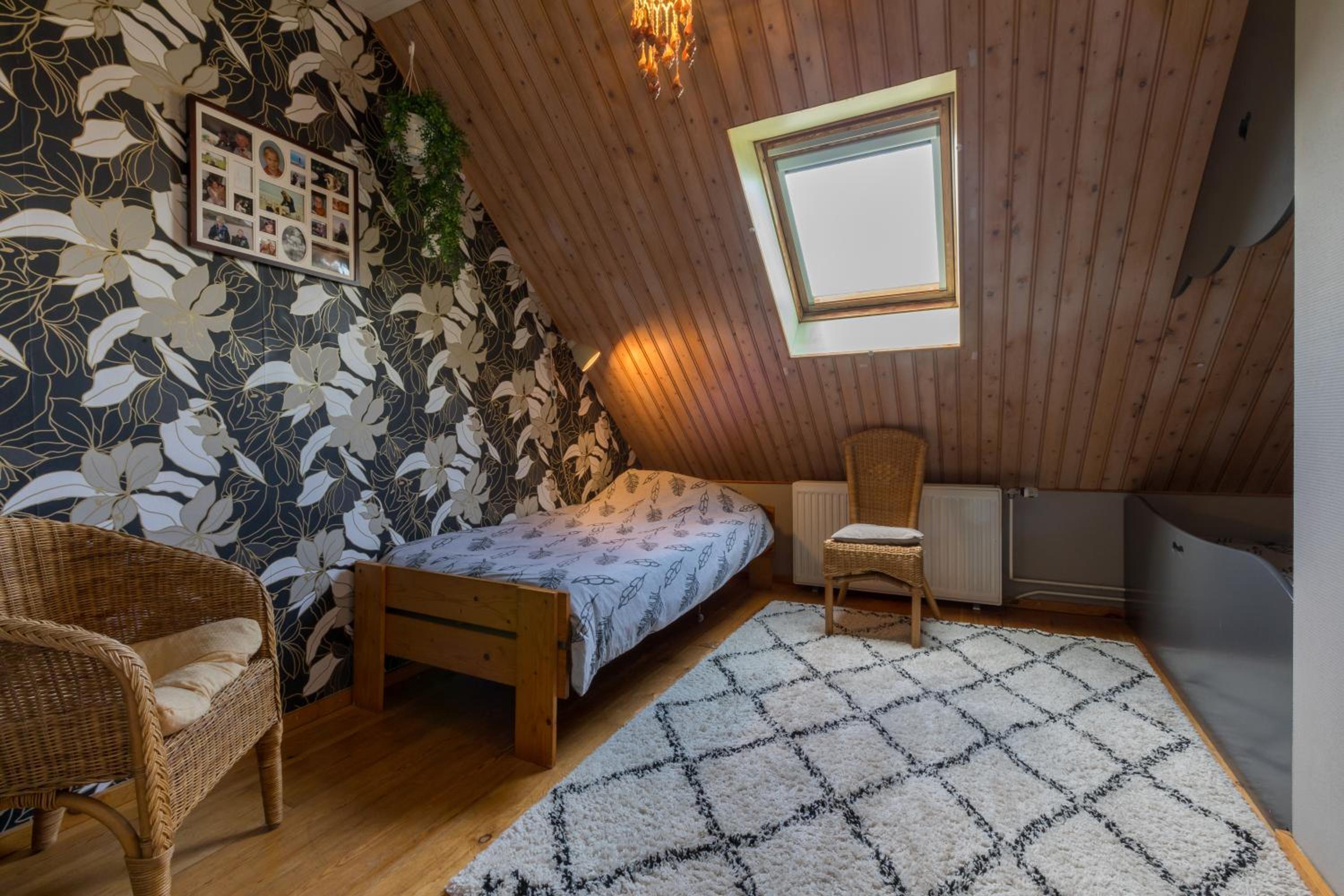Deluxe Room (2 Adults + 1 Child) - Photo 33