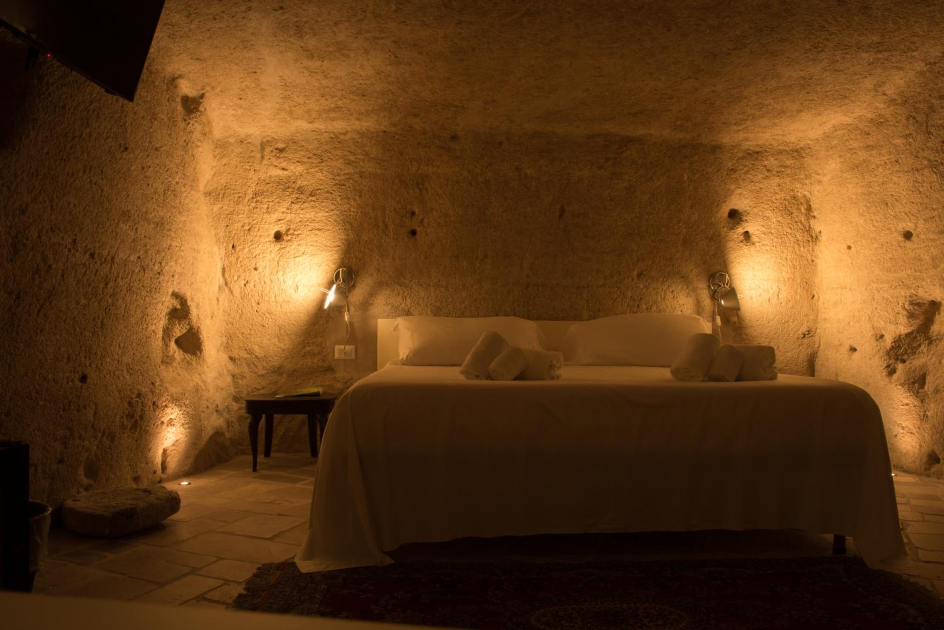 Queen Room with Spa Bath - Photo 1