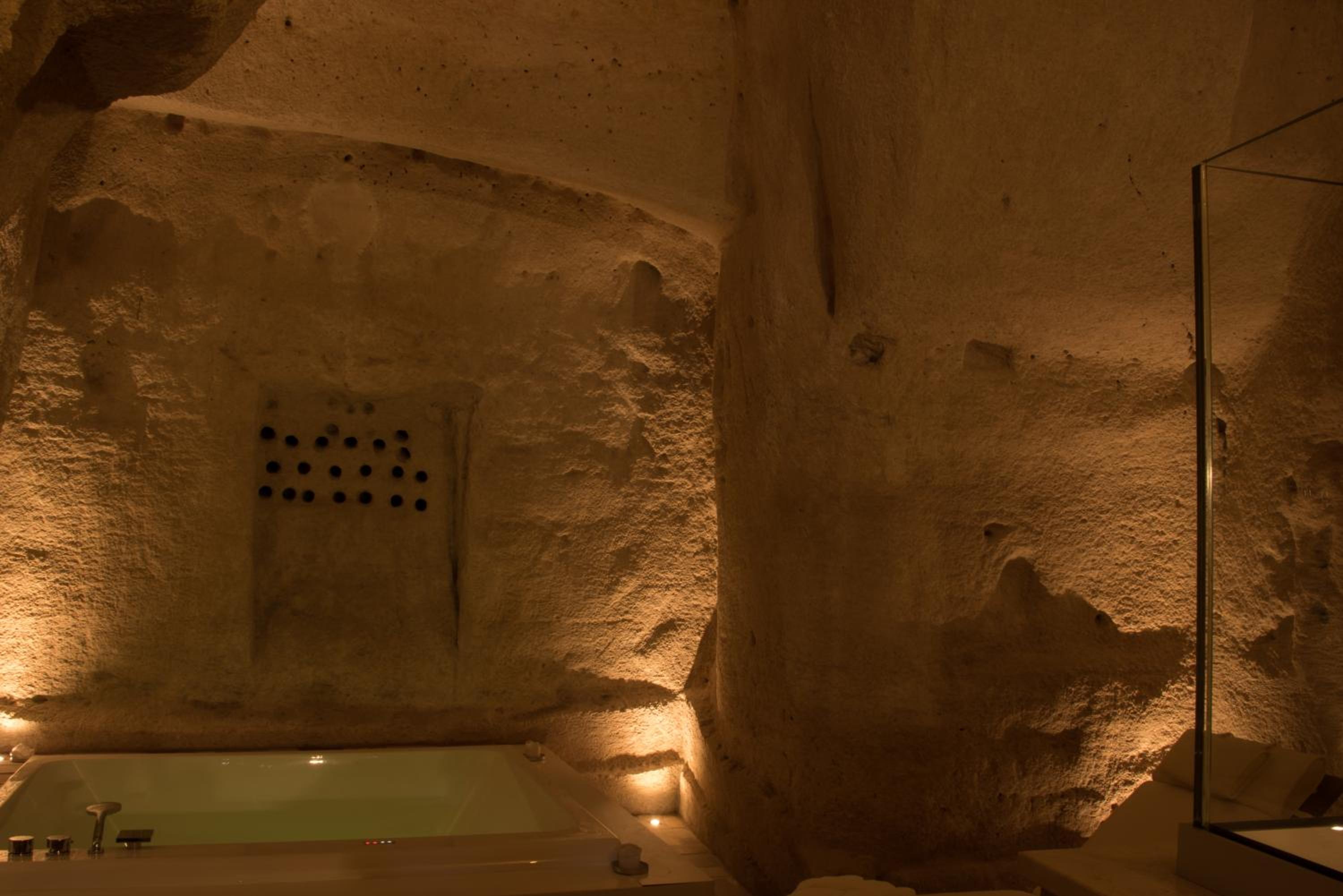 King Room with Spa Bath - Photo 9