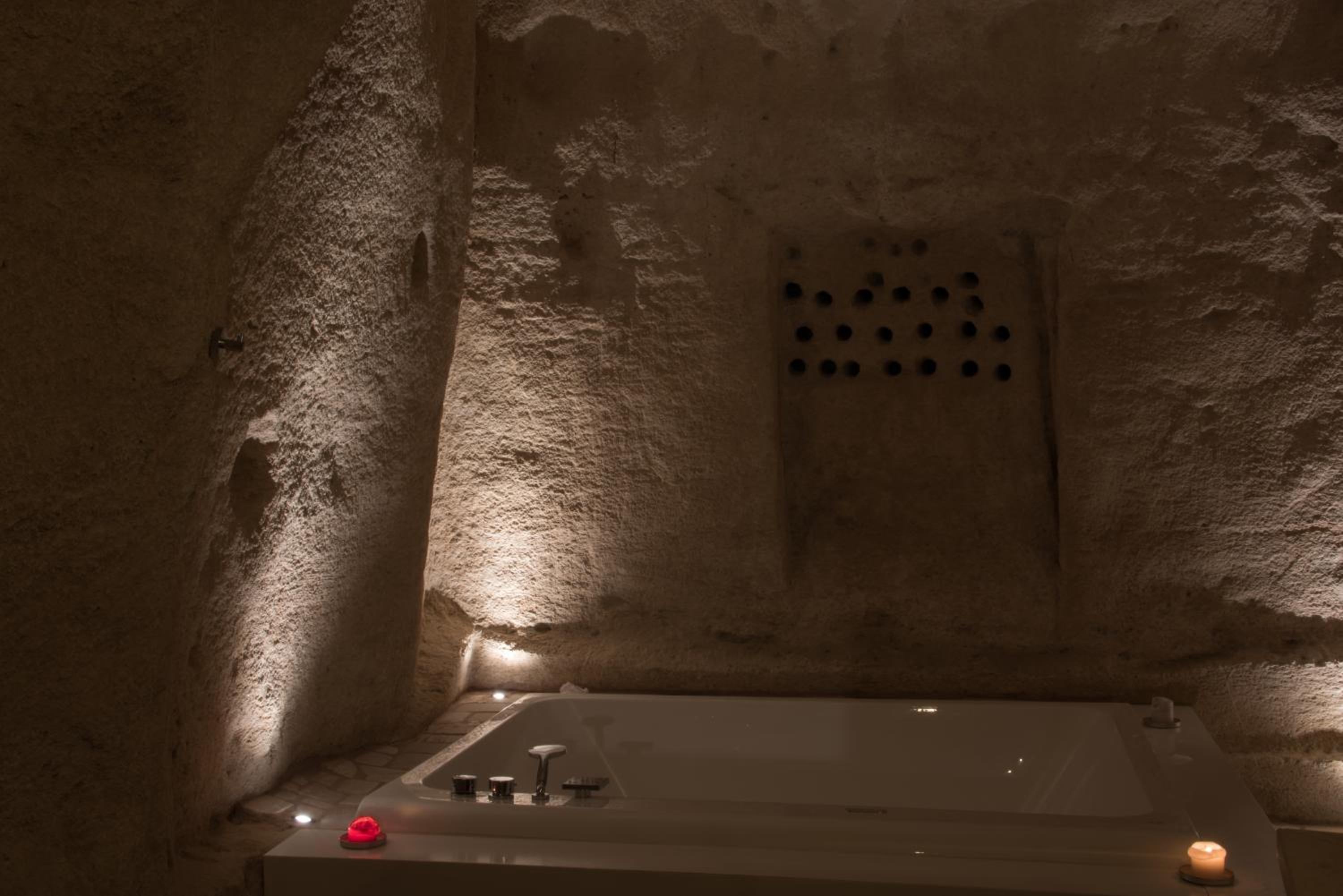 King Room with Spa Bath - Photo 10