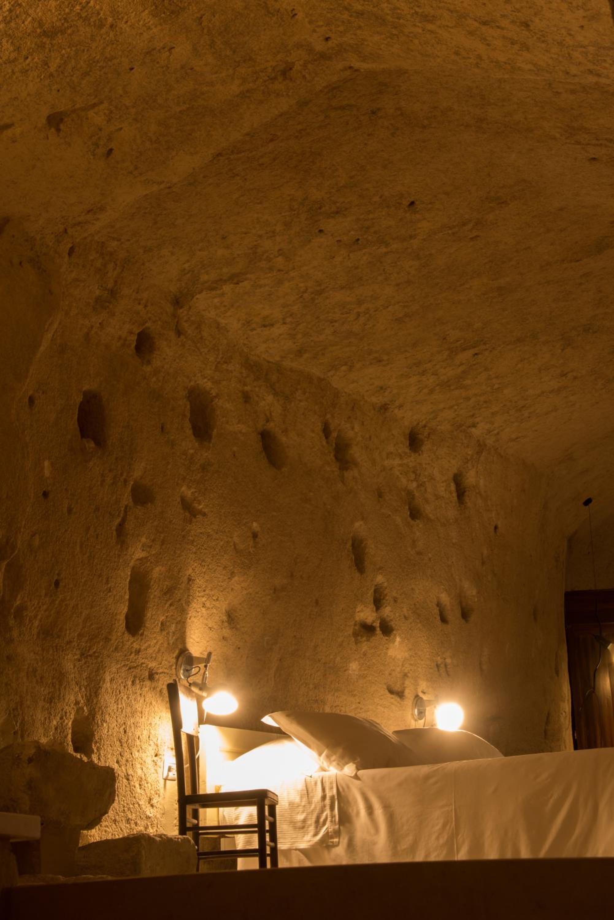 King Room with Spa Bath - Photo 24