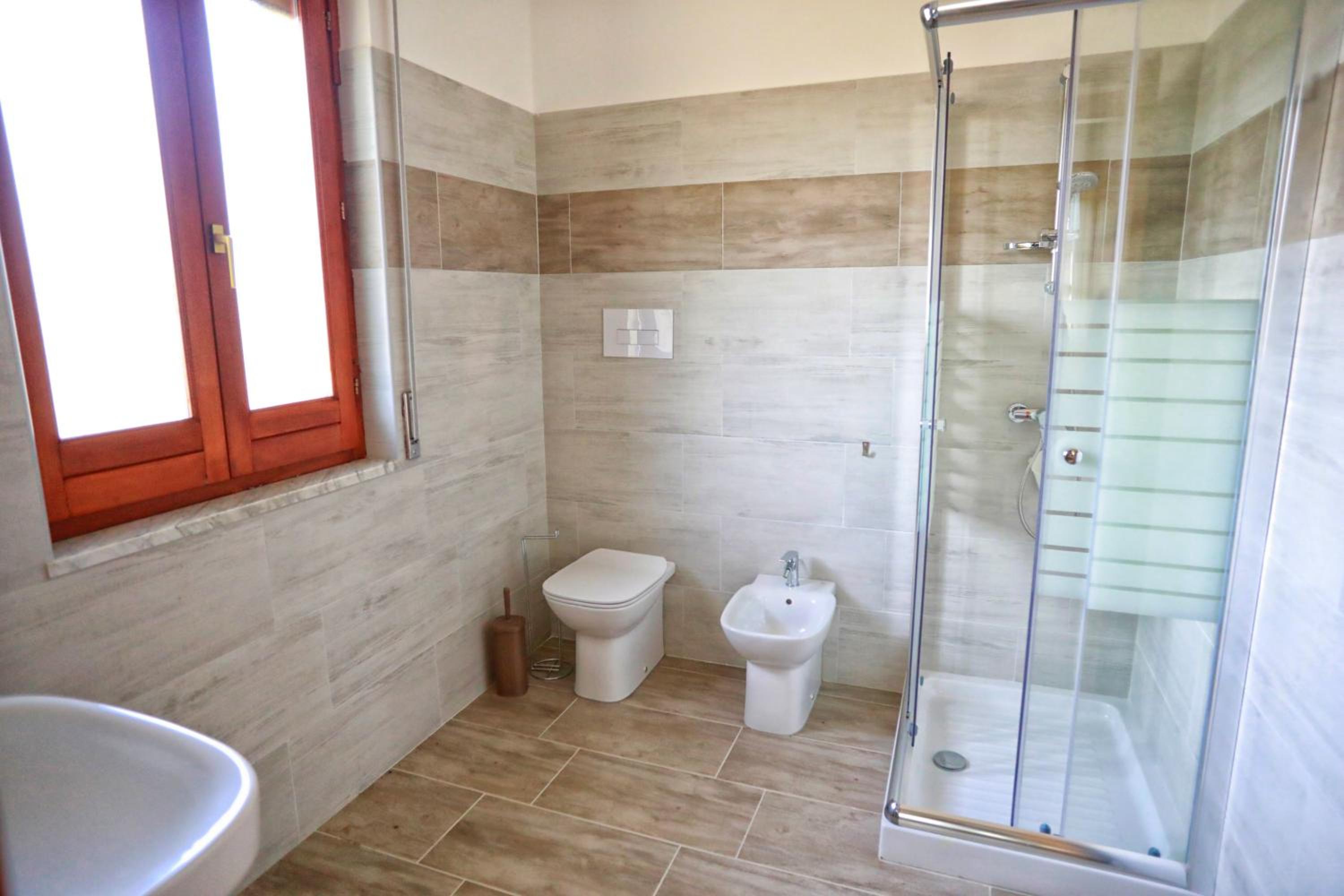 Double Room with Private Bathroom - Photo 3