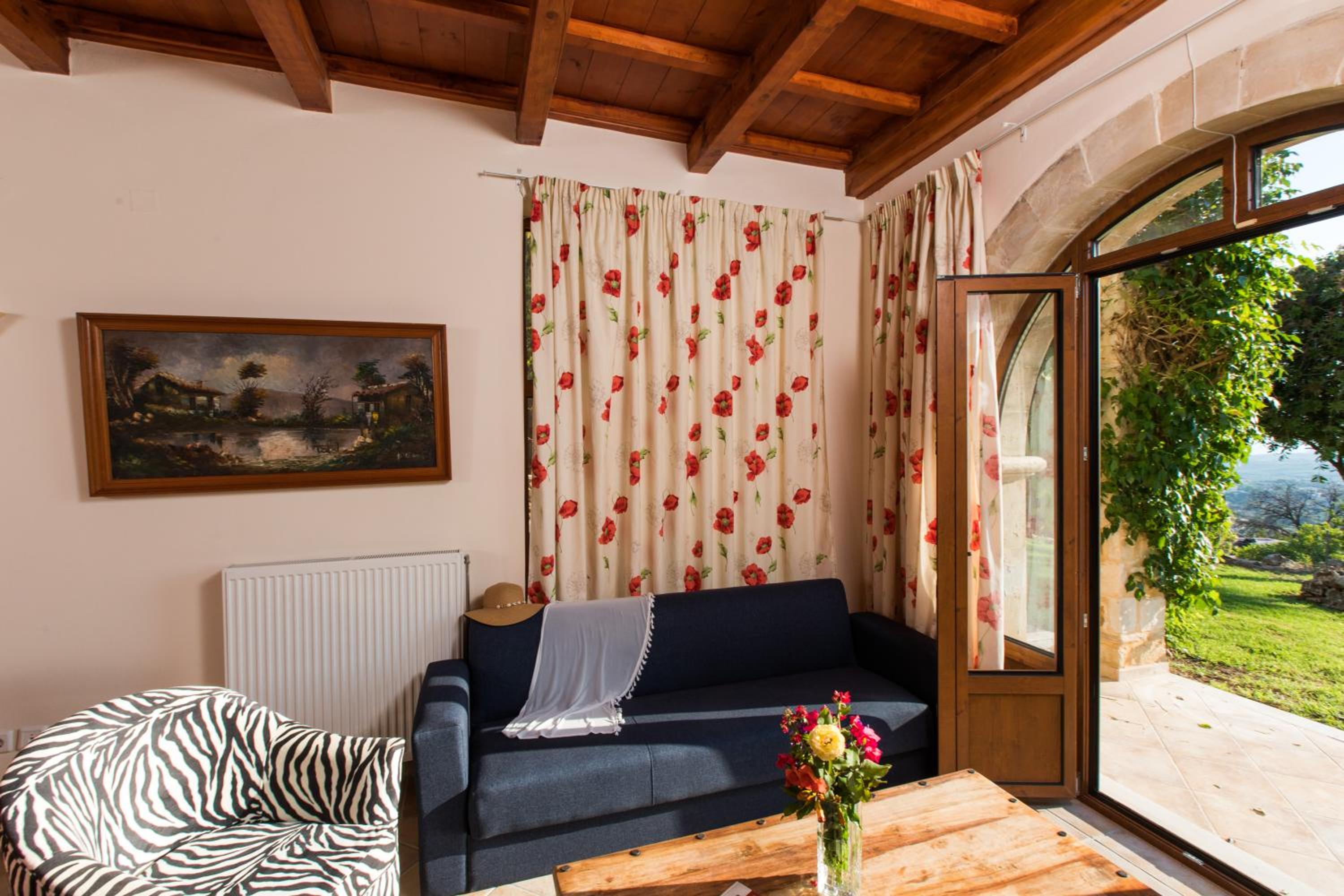 Villa 3 Chambres avec Piscine Privée - Villa en Haut de la Colline (4-6 Adultes)