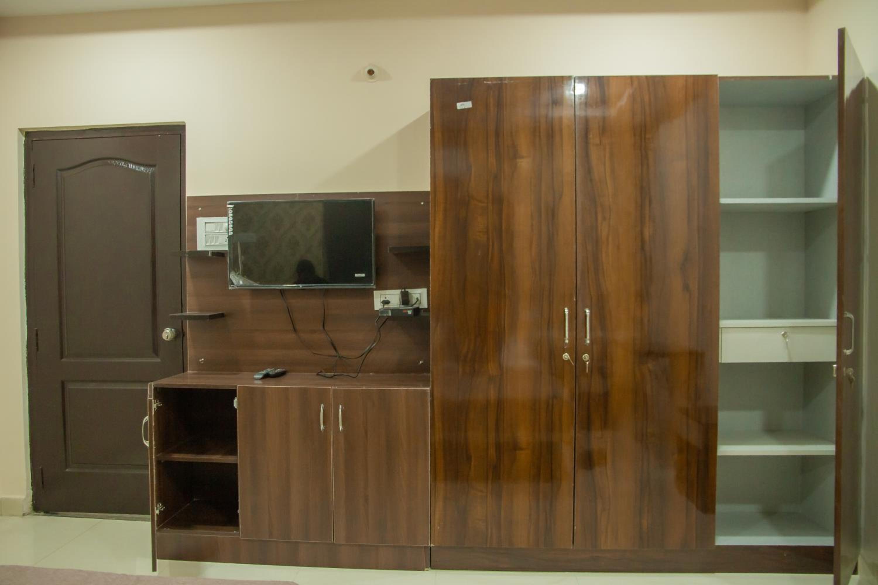 Twin Room - Photo 7
