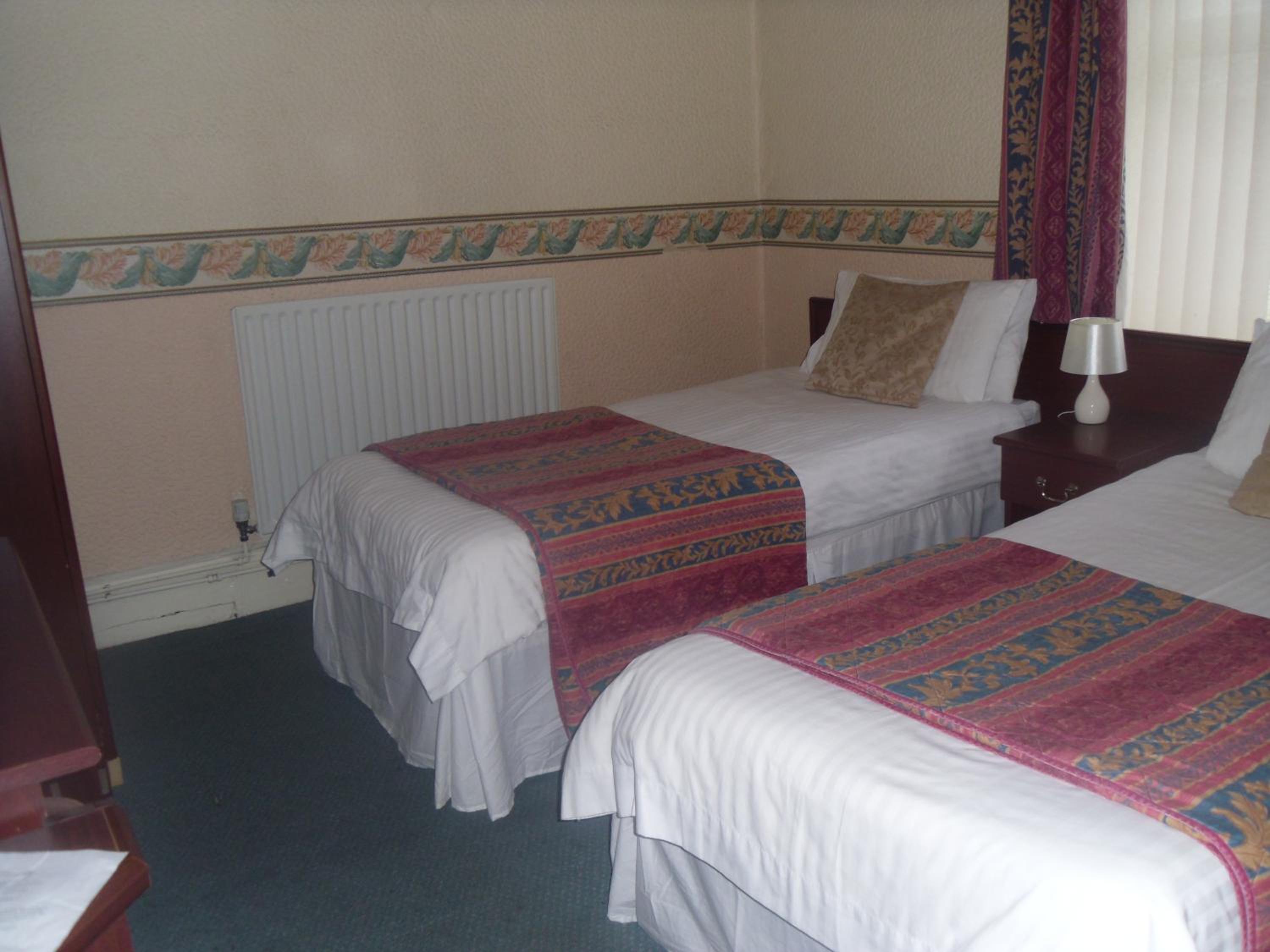 Standard Twin Room - Photo 3