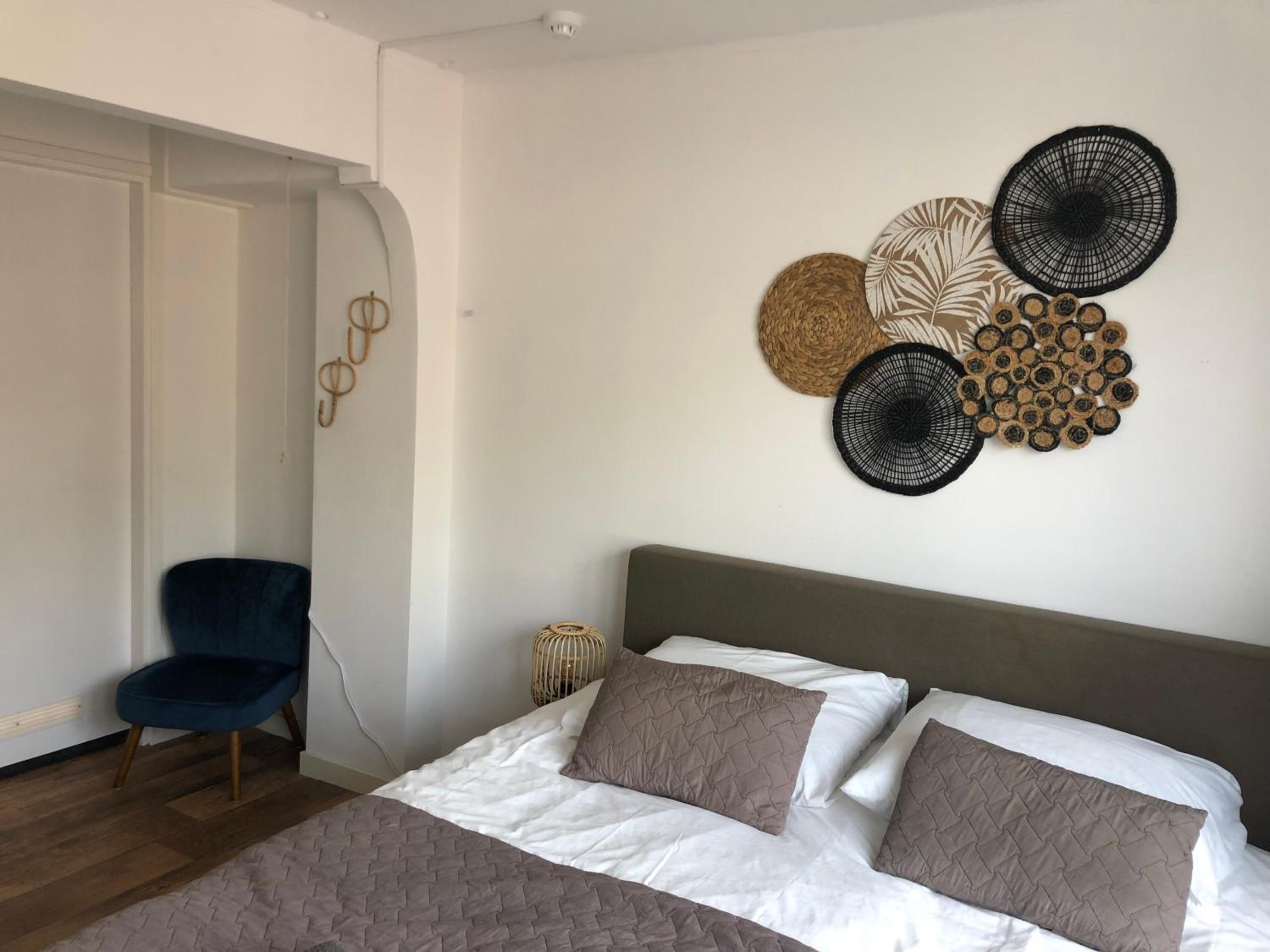 Deluxe Double Room with Balcony - Photo 6