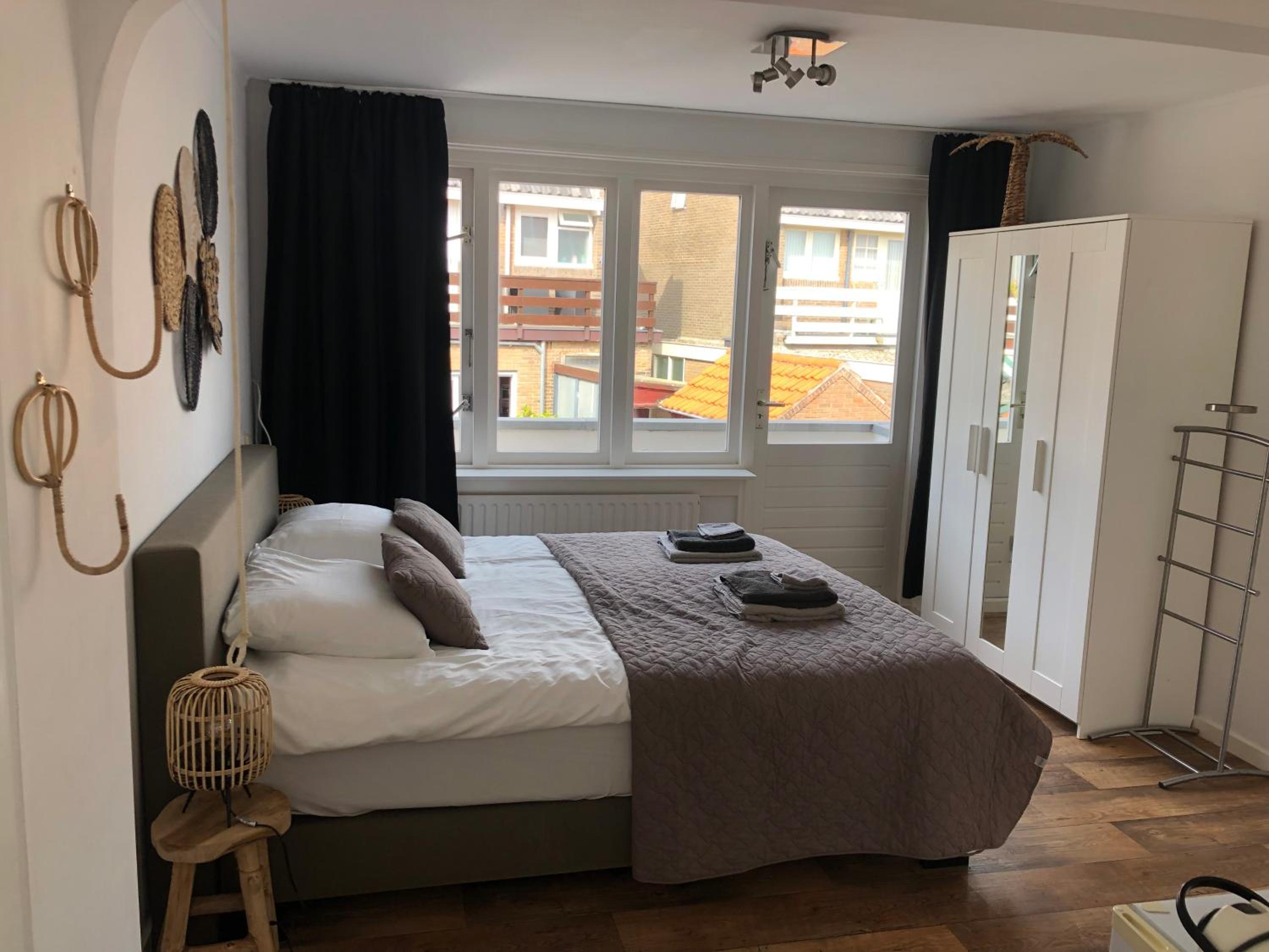 Deluxe Double Room with Balcony - Photo 7