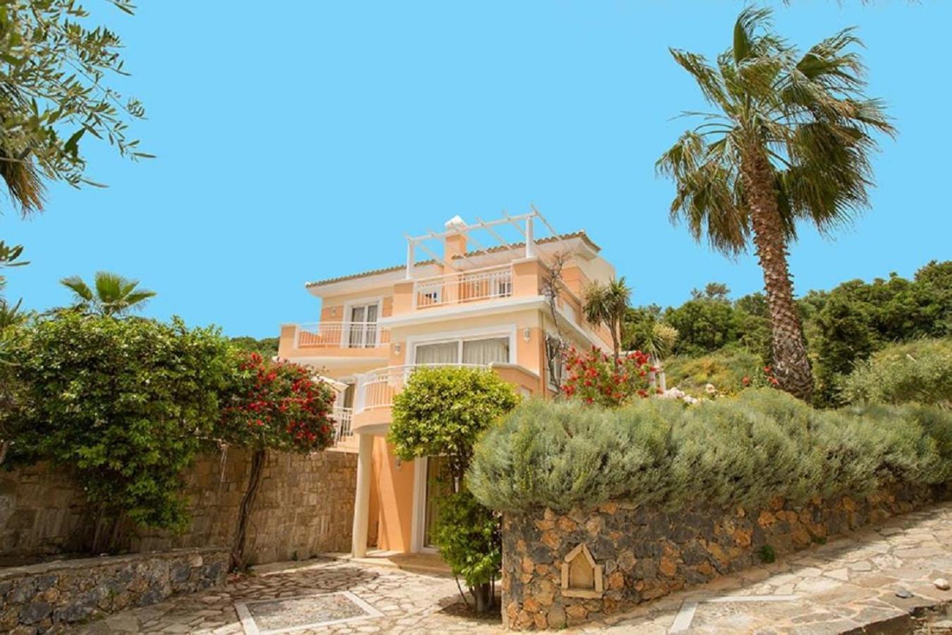 Villa photo 3