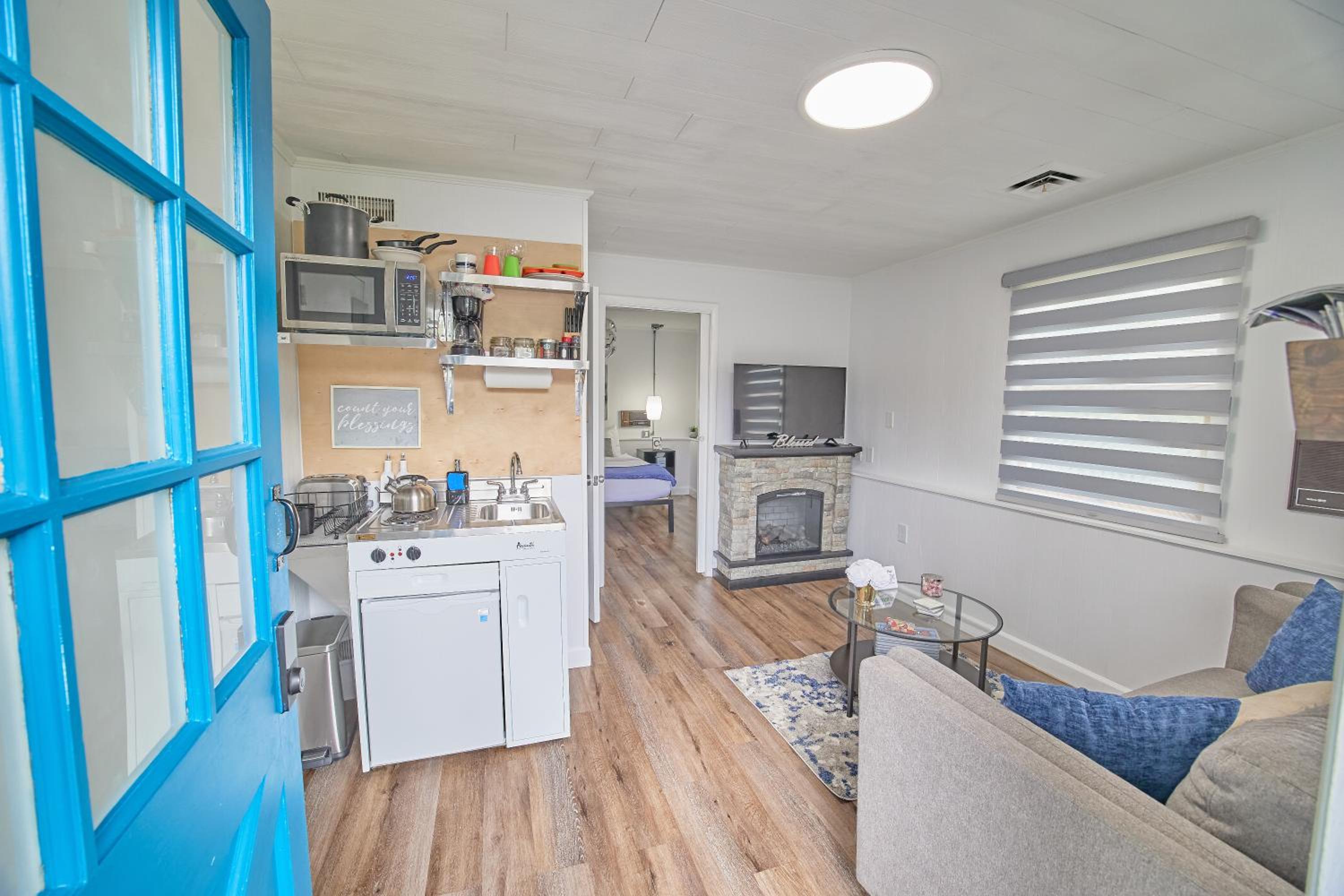 One-Bedroom Apartment - Photo 17