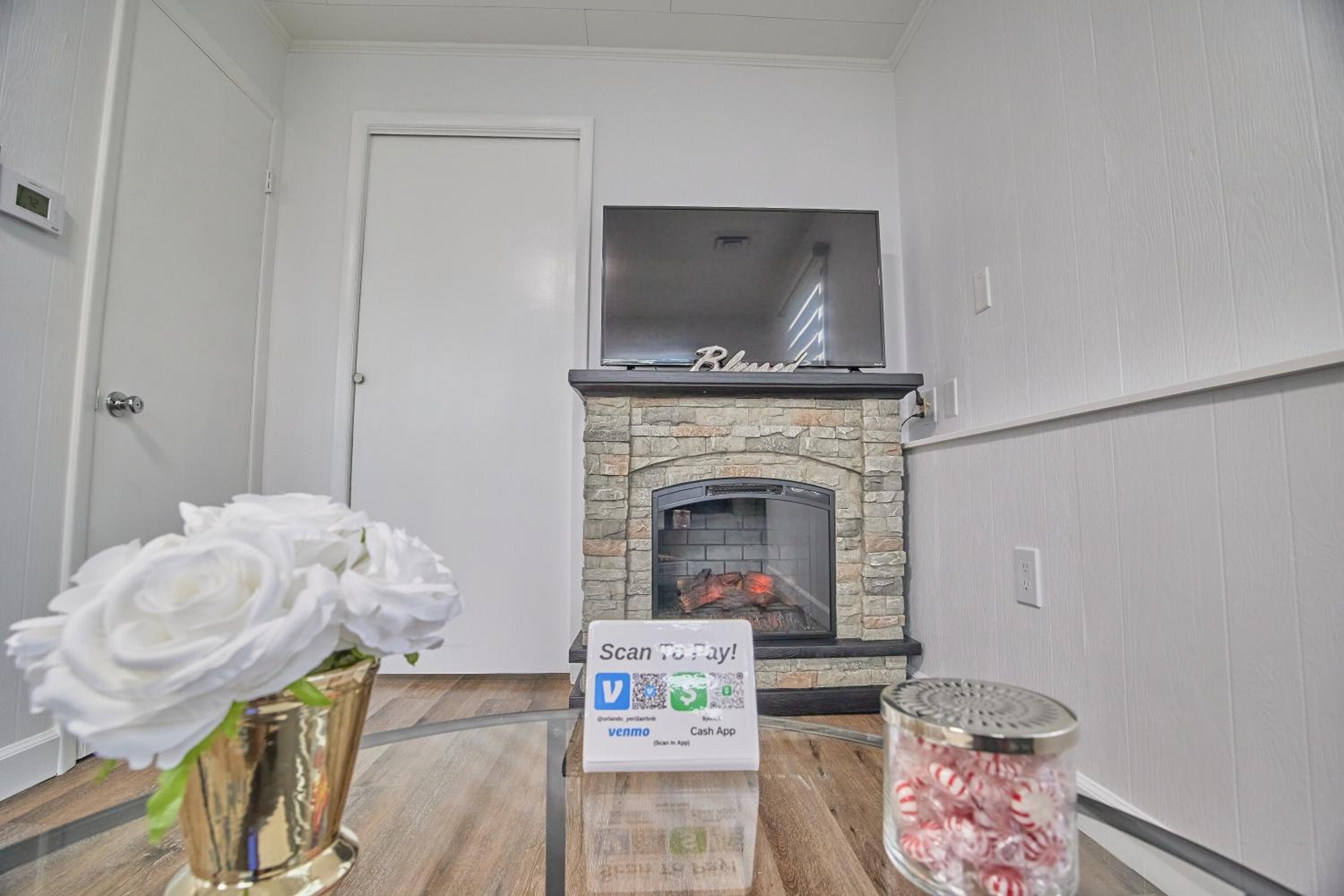 One-Bedroom Apartment - Photo 13