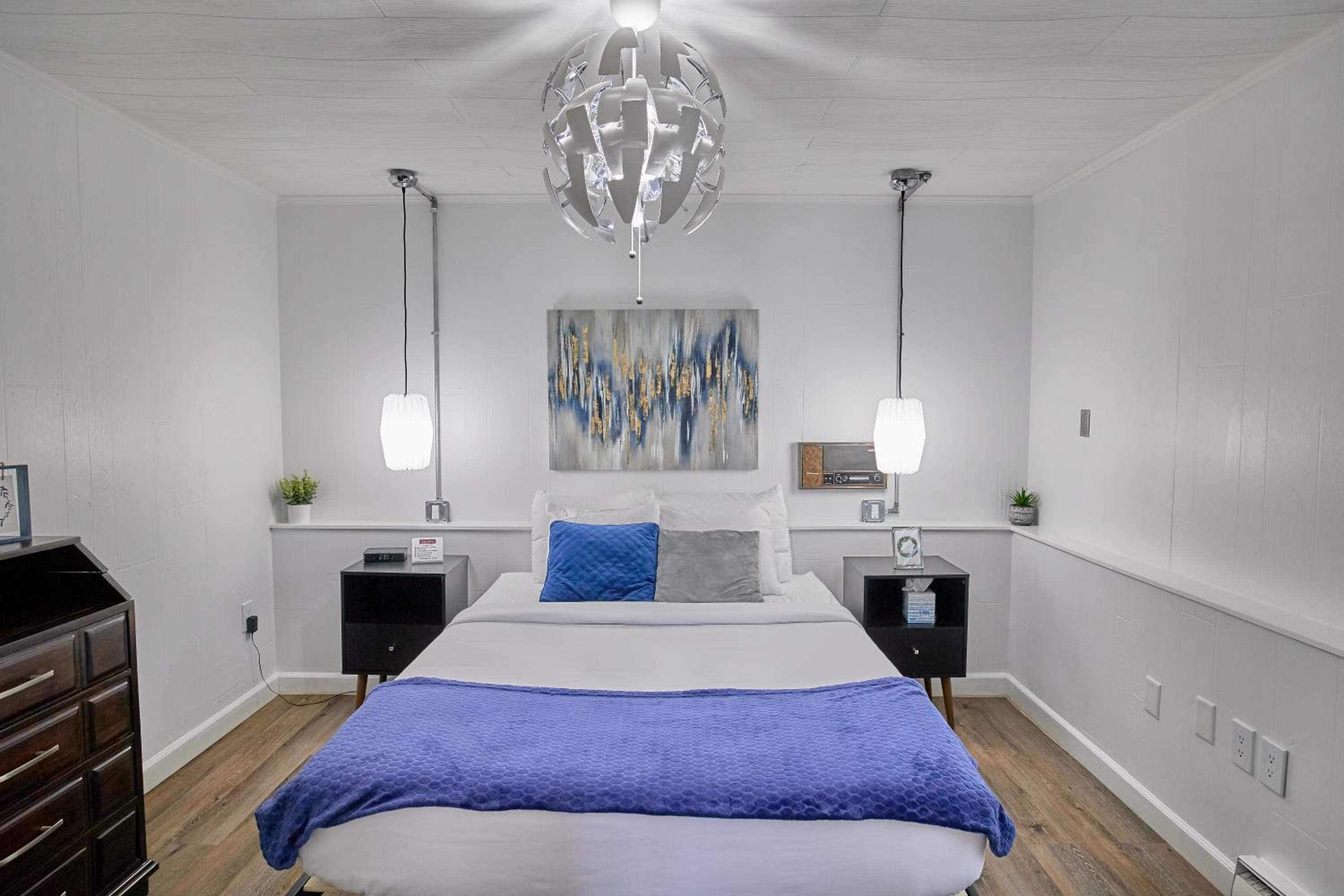 One-Bedroom Apartment - Photo 1