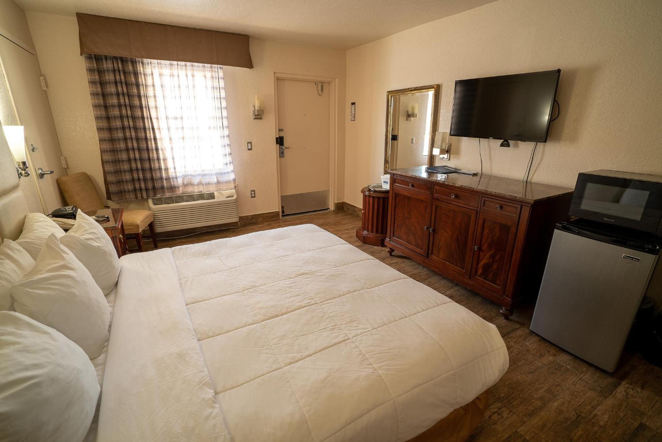 King Room with Mobility Access - Ground Floor/Non-Smoking - Photo 4