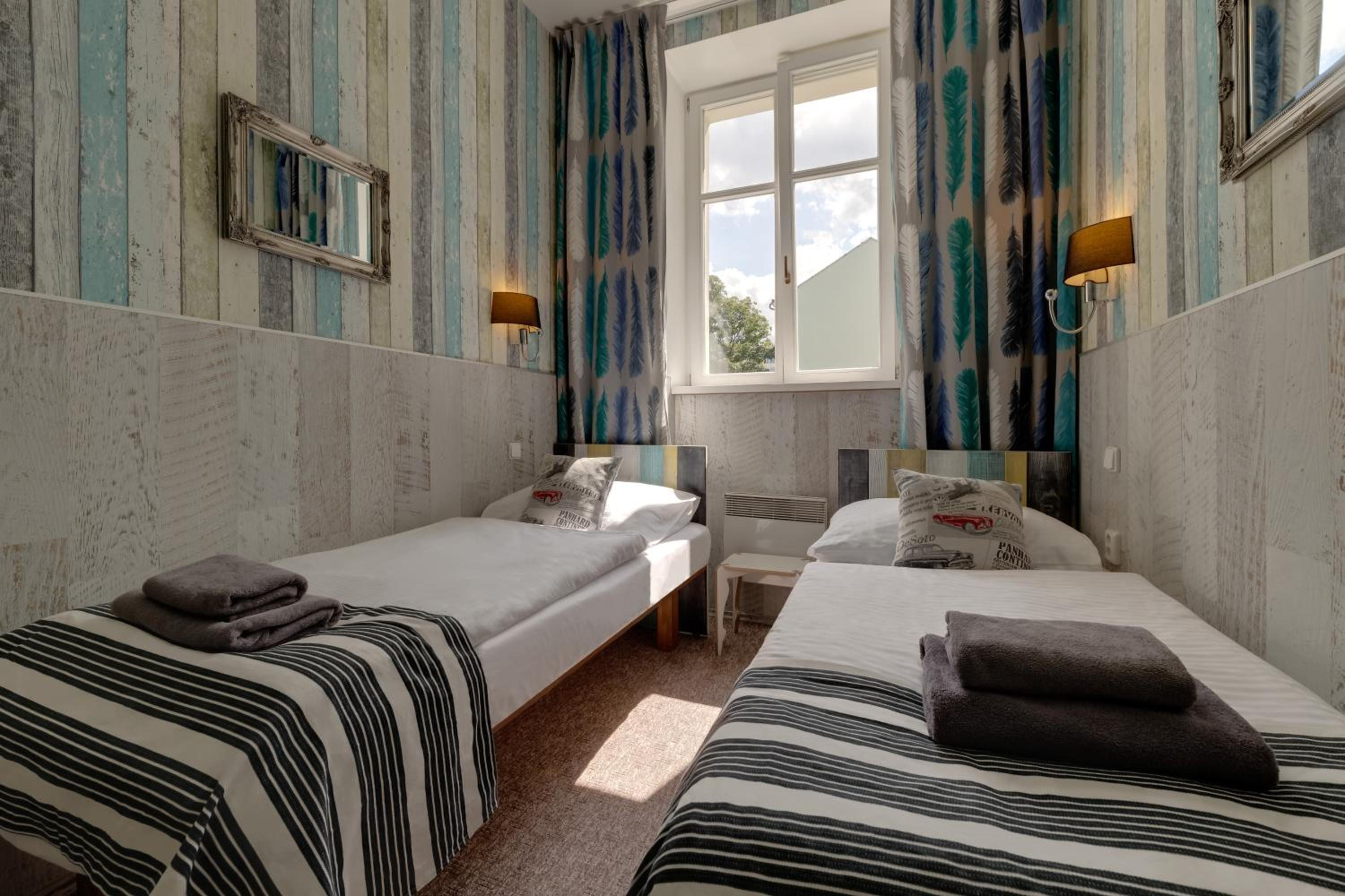 Double or Twin Room - Photo 9