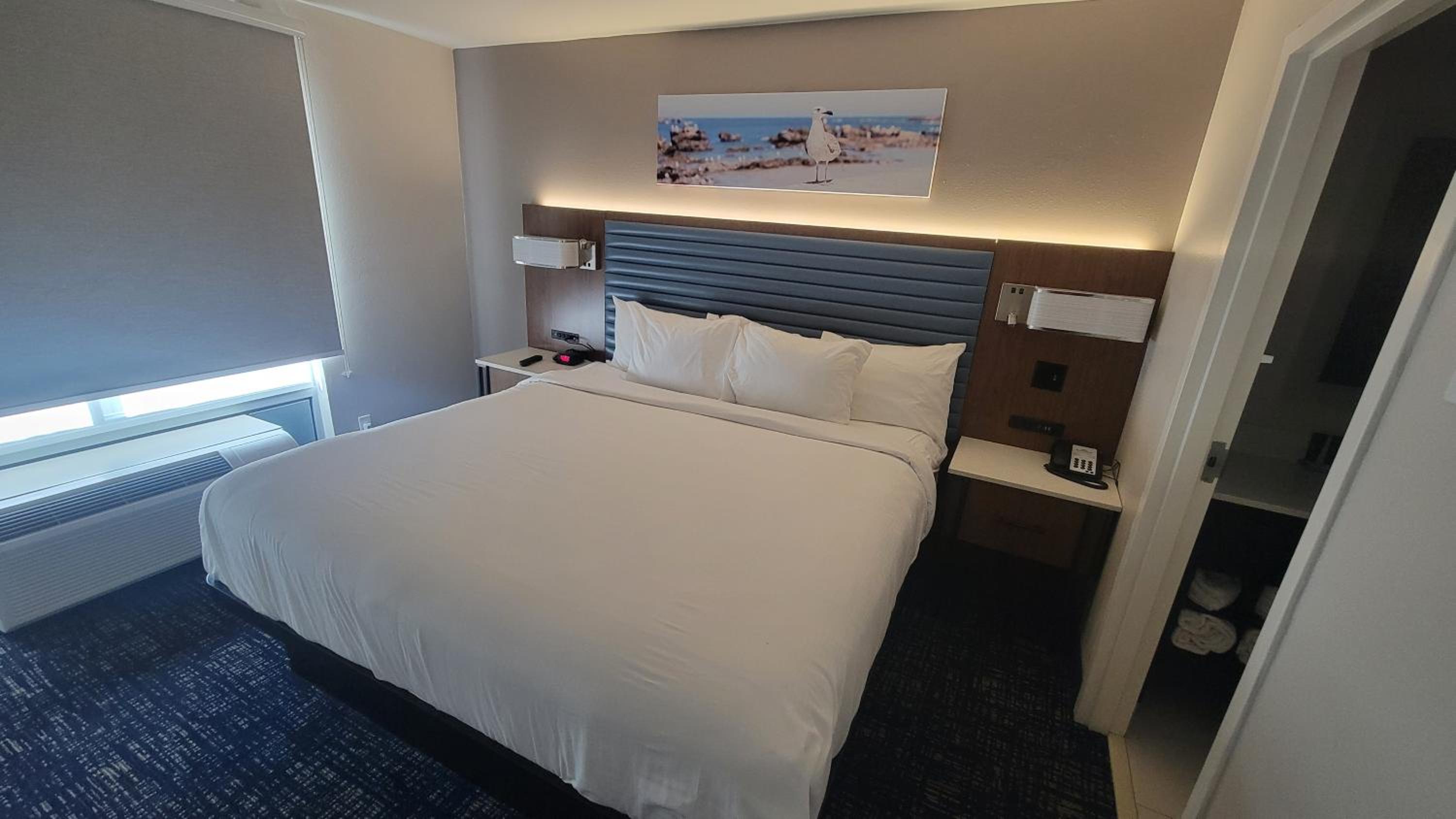 King Suite - Non-Smoking - Photo 1