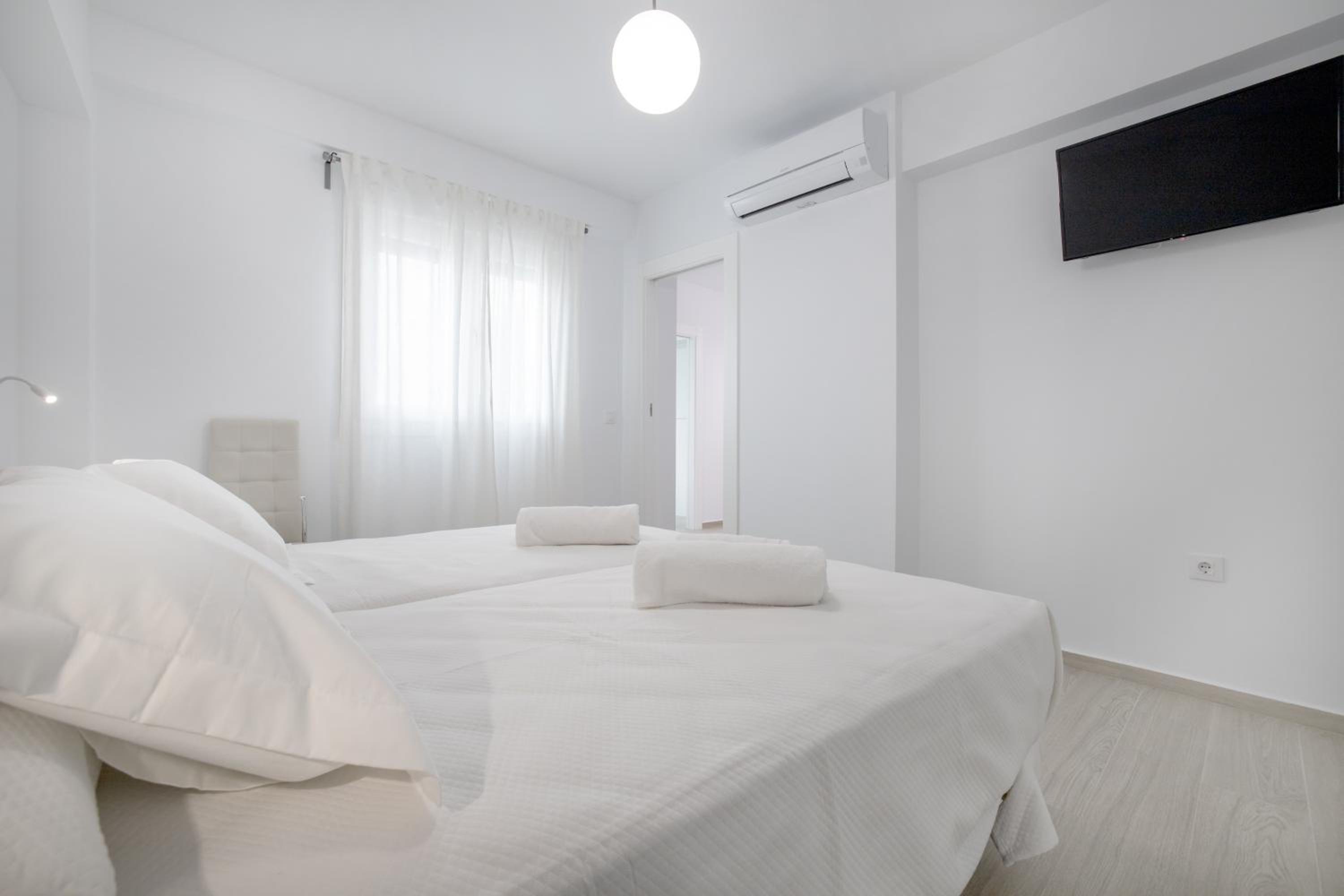 Three-Bedroom Apartment - Photo 25