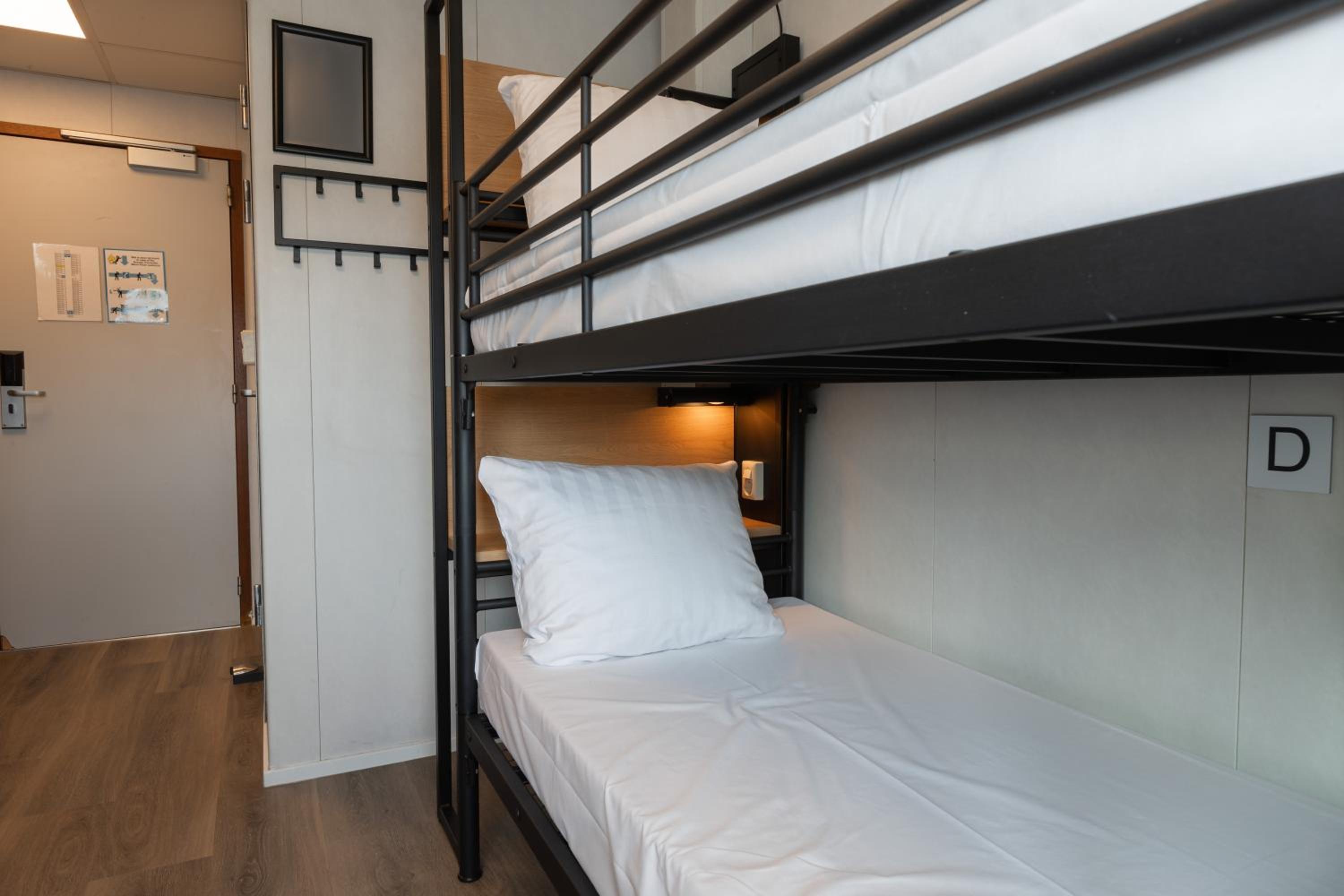 Bed in 8-Bed Mixed Dormitory Room photo 2