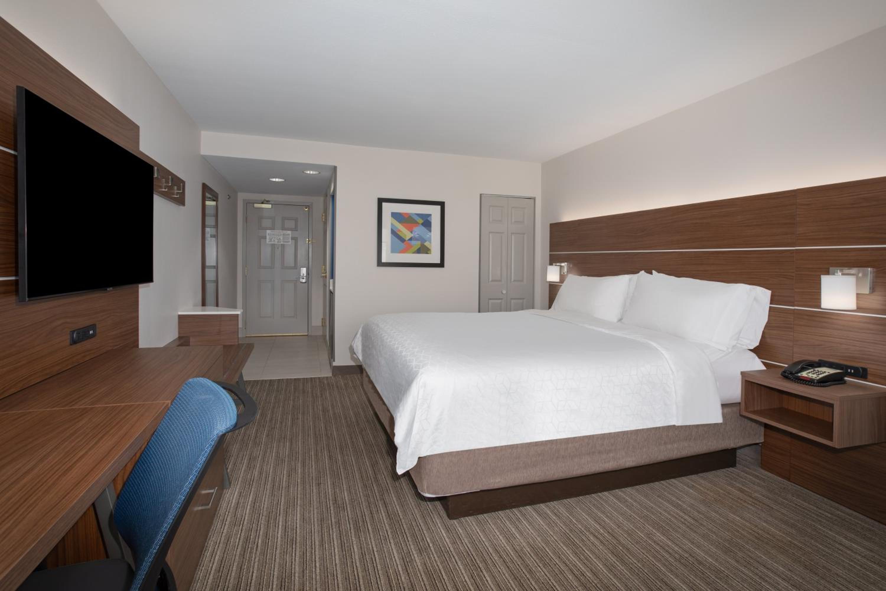 King Suite with Sofa Bed - Photo 3