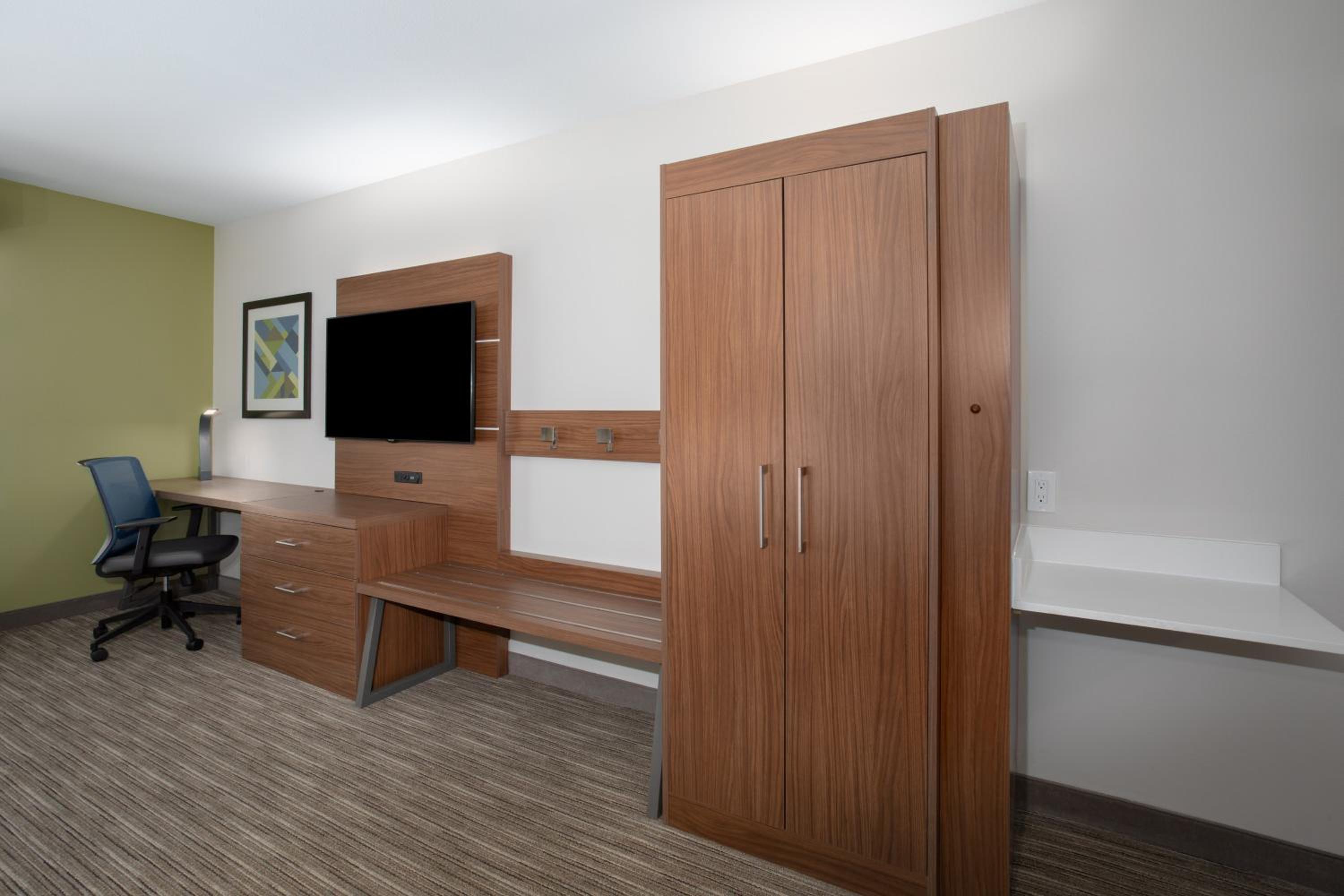 King Room - Mobility Access/Hearing Accessible - Photo 2