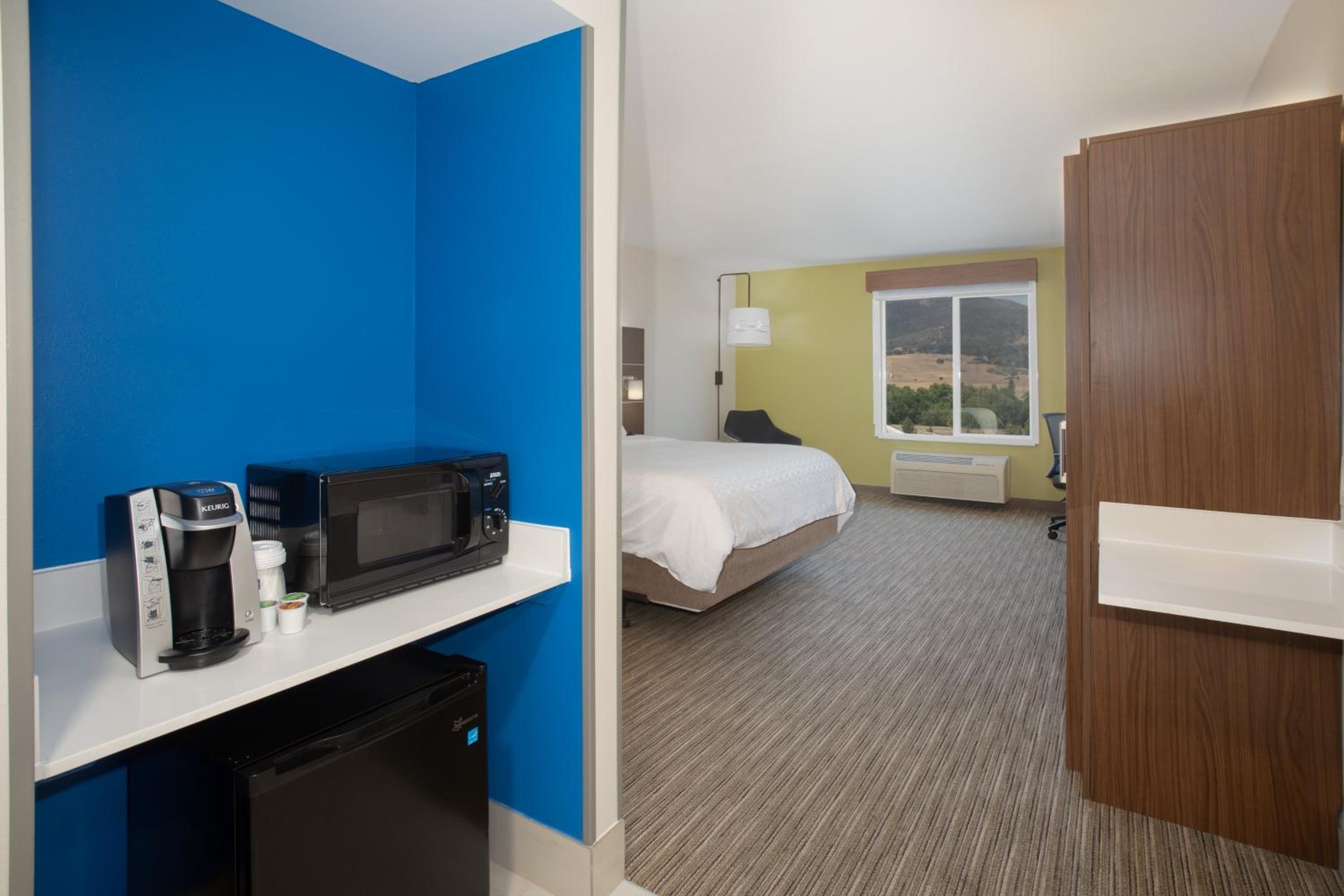 King Room - Mobility Access/Hearing Accessible - Photo 1
