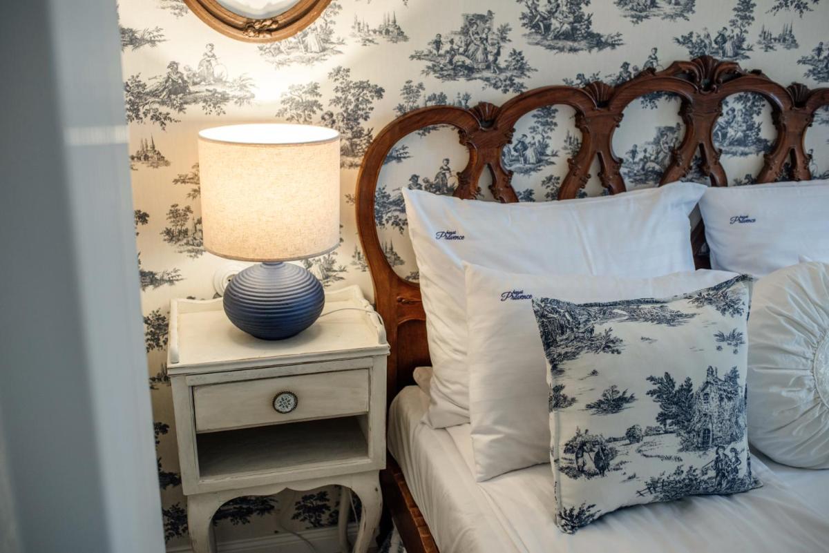 Deluxe King Room photo 3