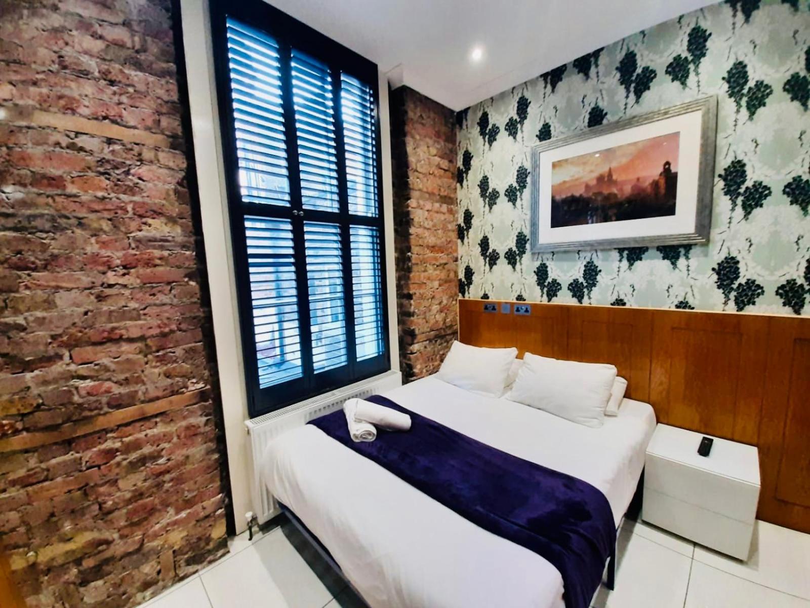 Double Room thumbnail 5