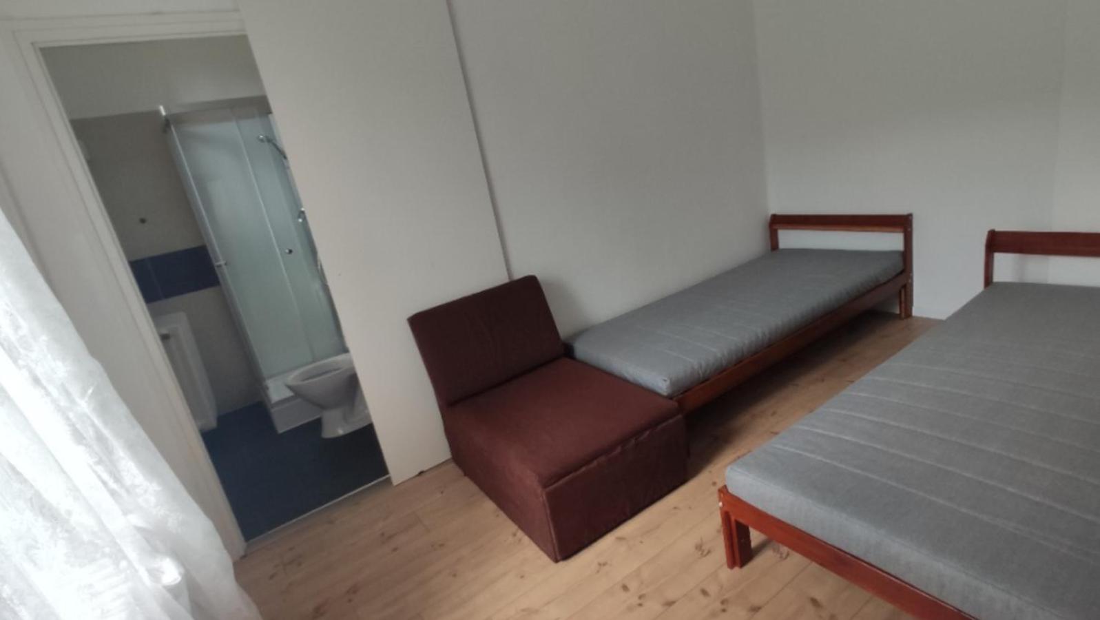 Twin Room with Private Bathroom - Photo 1