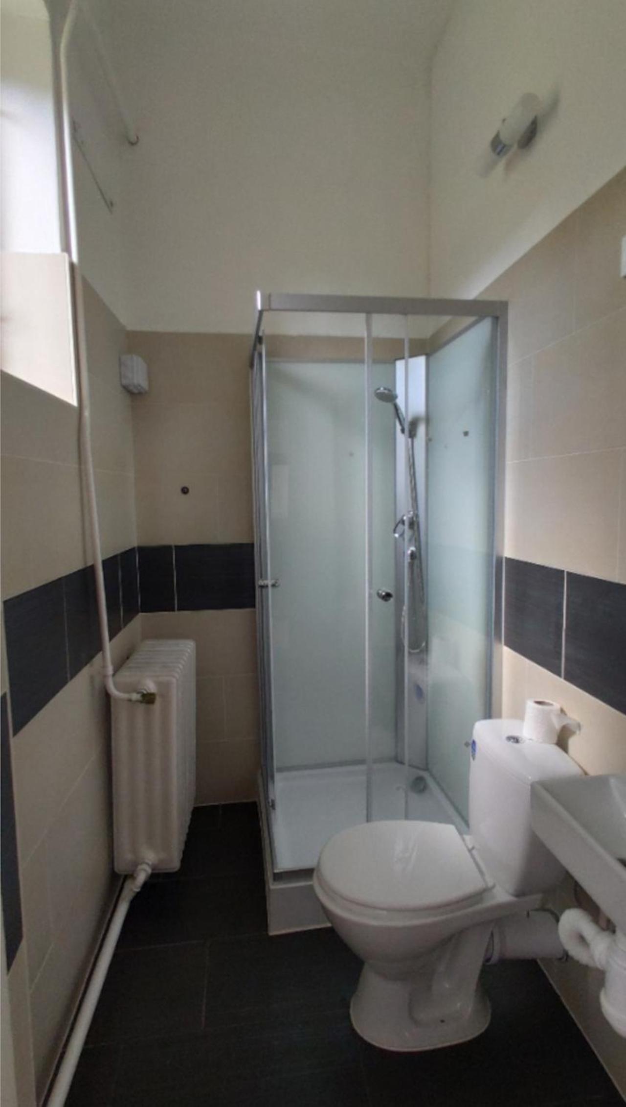 Twin Room with Private Bathroom - Photo 5