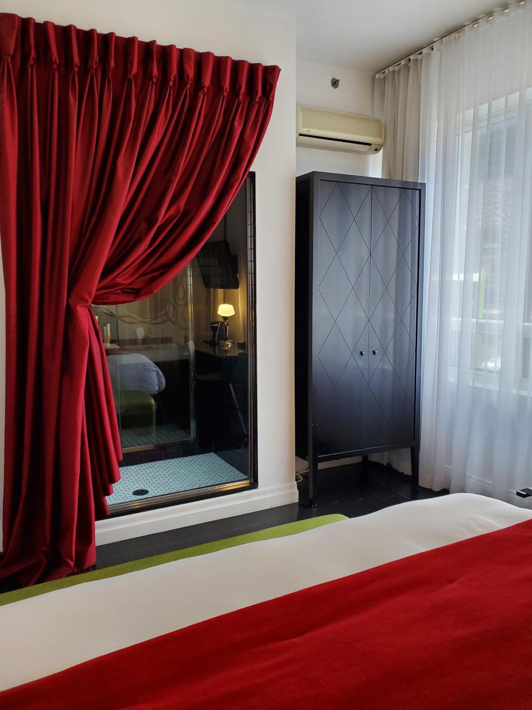 Standard Room, Queen or King